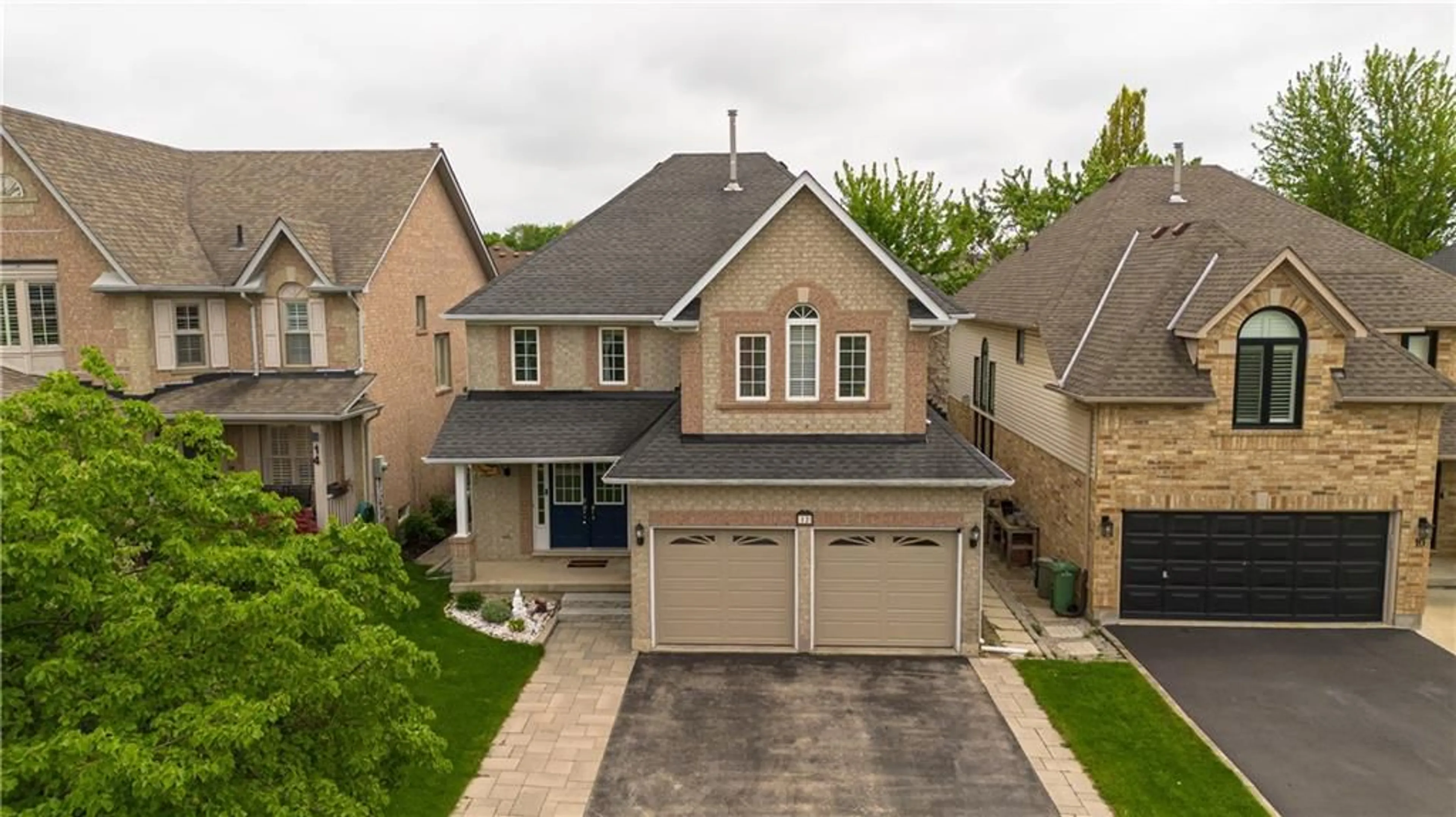 Frontside or backside of a home for 12 Strathroy Cres, Waterdown Ontario L8B 0N5