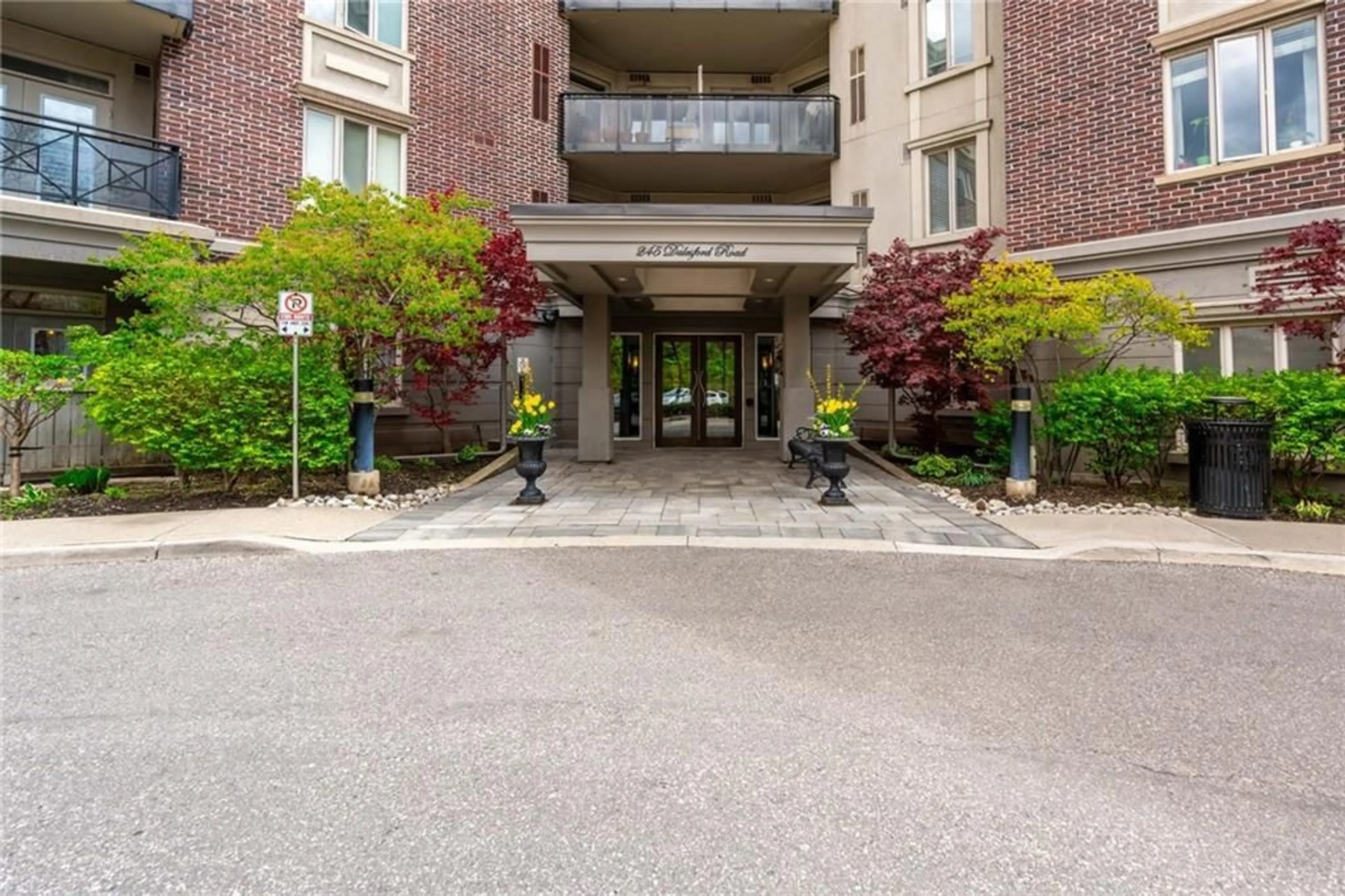 Indoor foyer for 245 Dalesford Rd #501, Etobicoke Ontario M8Y 4H7