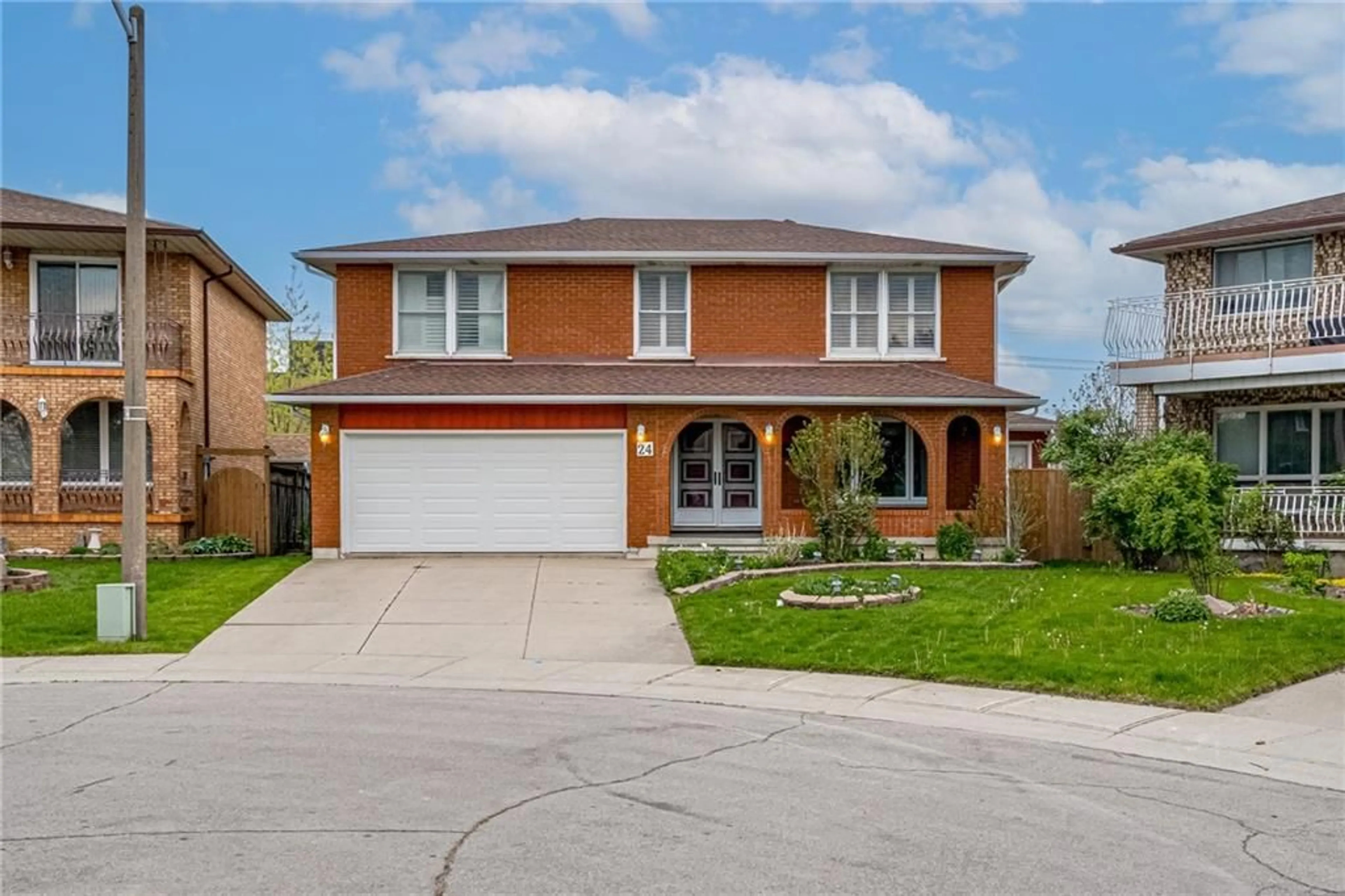 Frontside or backside of a home for 24 BOSNA Crt, Hamilton Ontario L8T 4T6