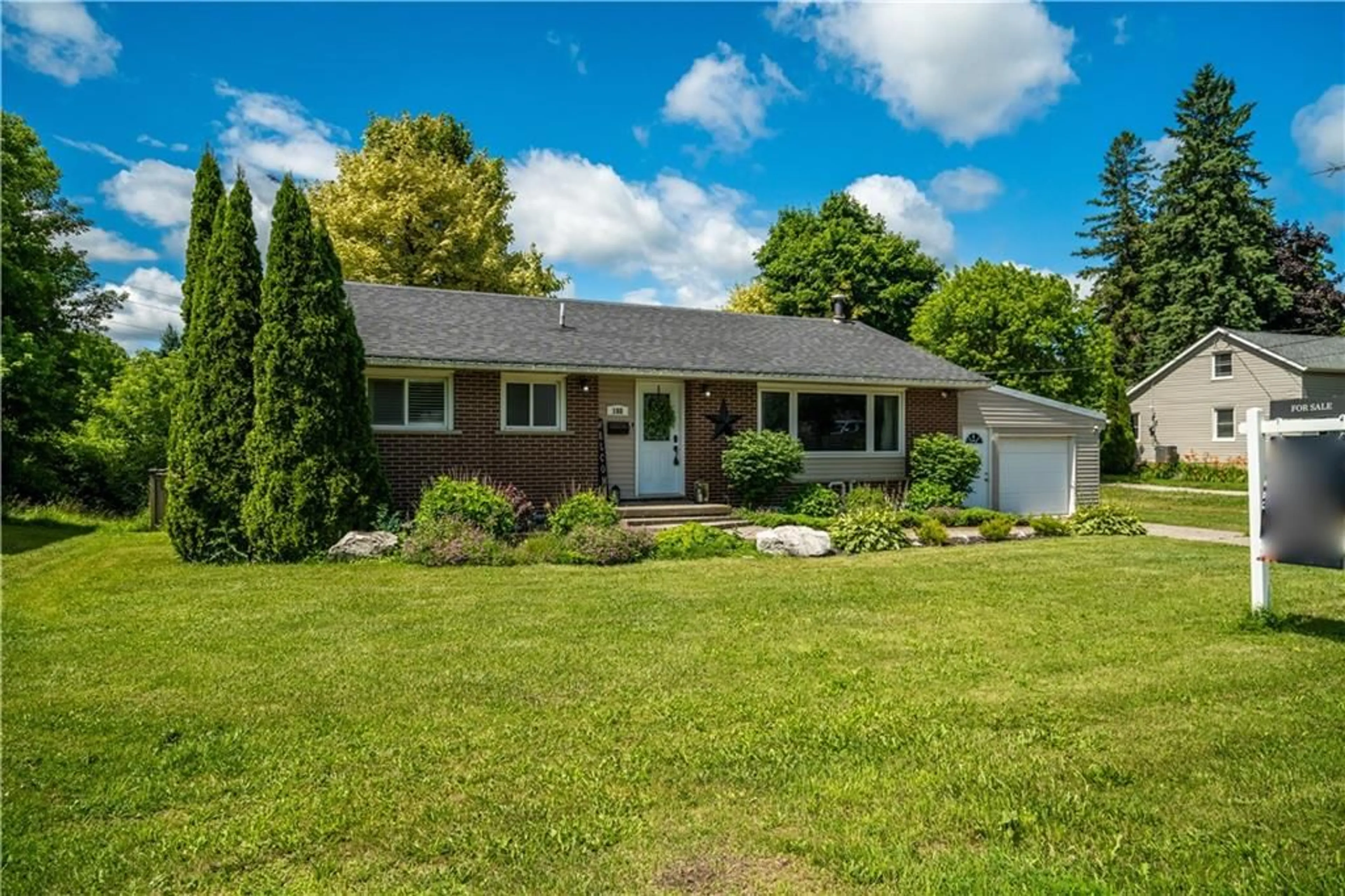 Indoor entryway for 188 Main St, Acton Ontario L7J 1W8