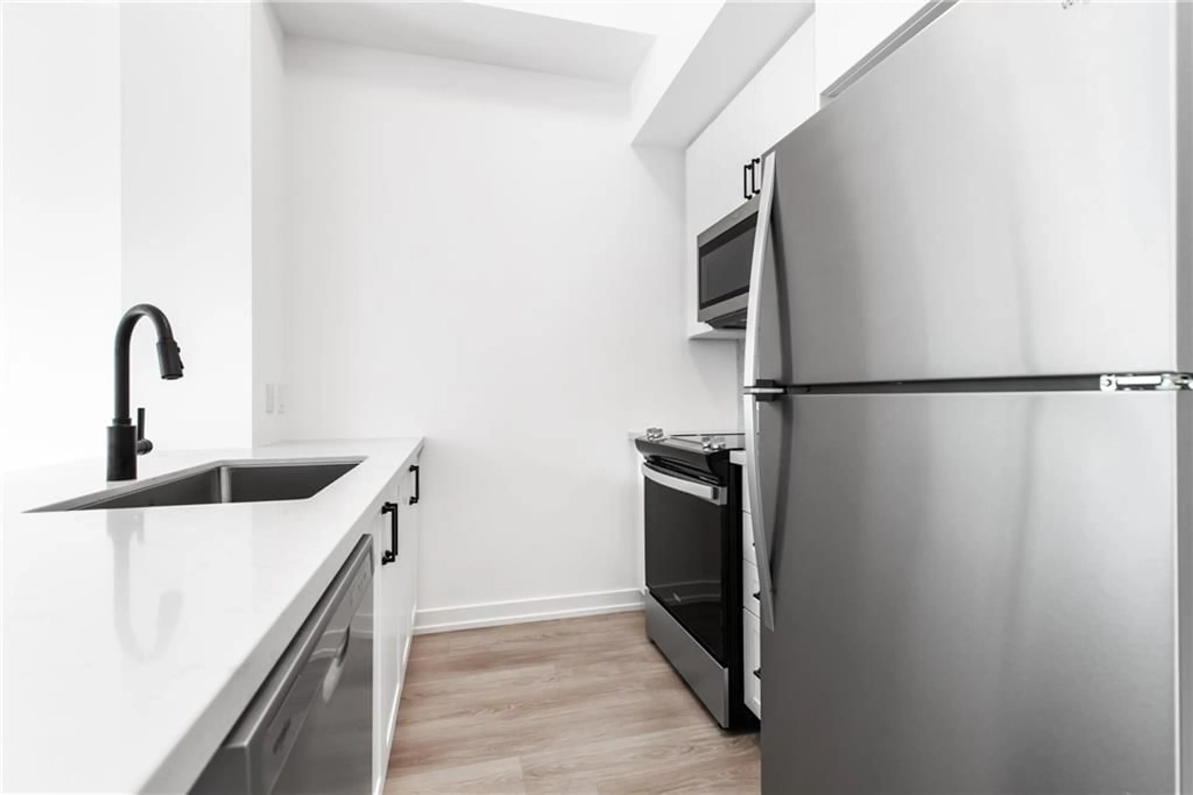 Standard kitchen for 470 Dundas St #115, Waterdown Ontario L8B 2A6