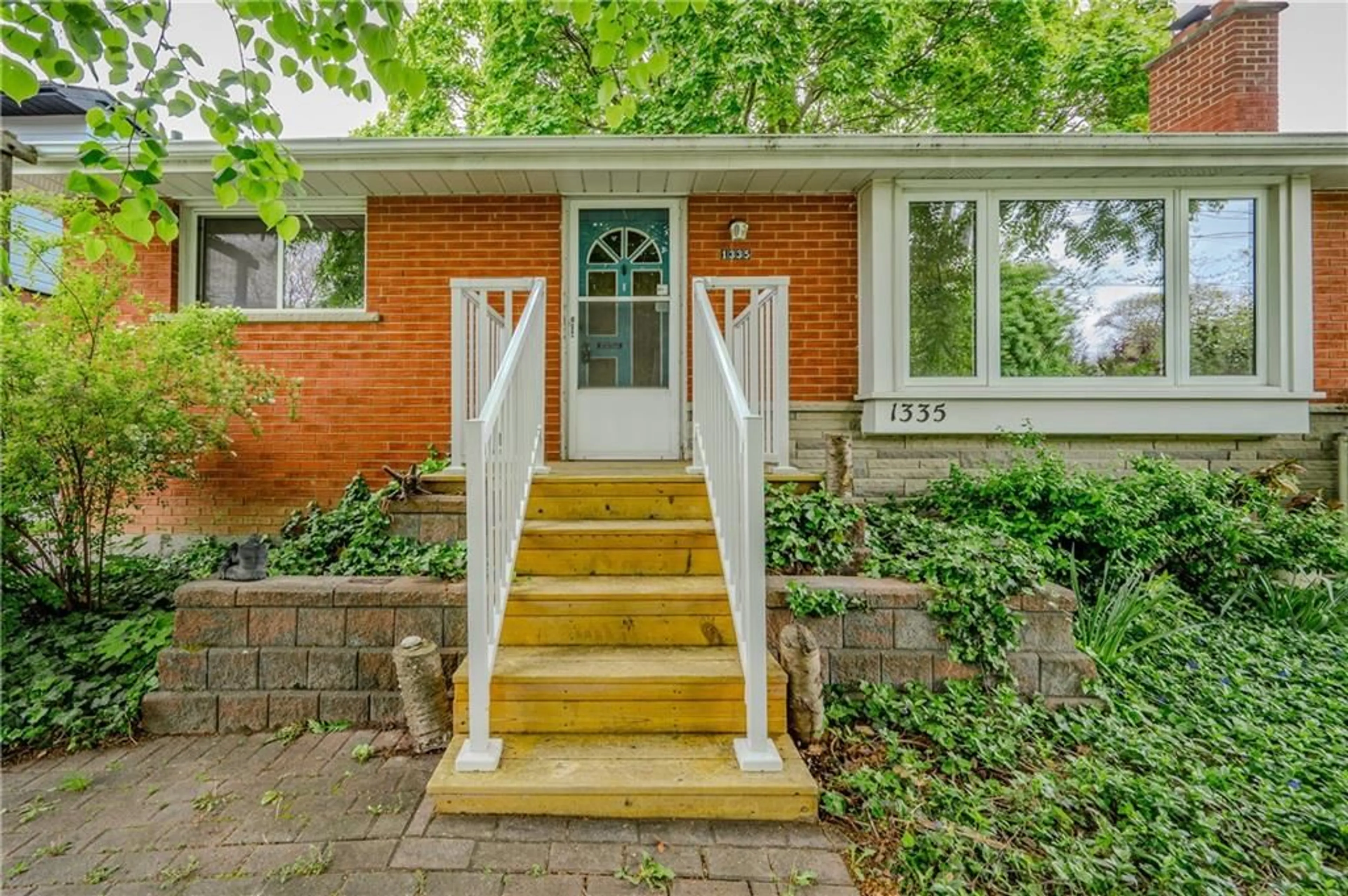 Home with brick exterior material for 1335 Mountain Grove Ave, Burlington Ontario L7P 2H1