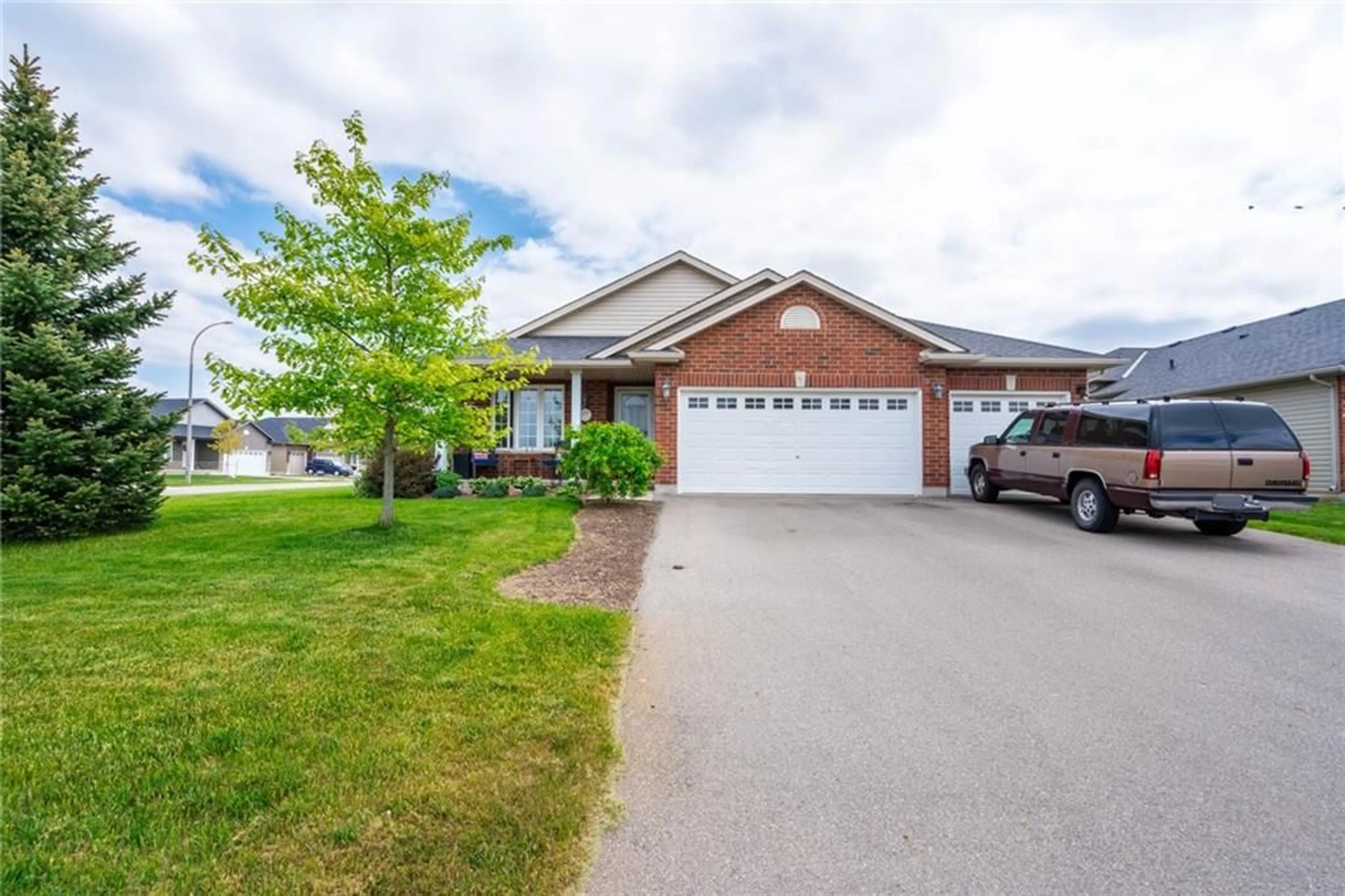 Home with brick exterior material for 26 Donald Cres, Hagersville Ontario N0A 1H0