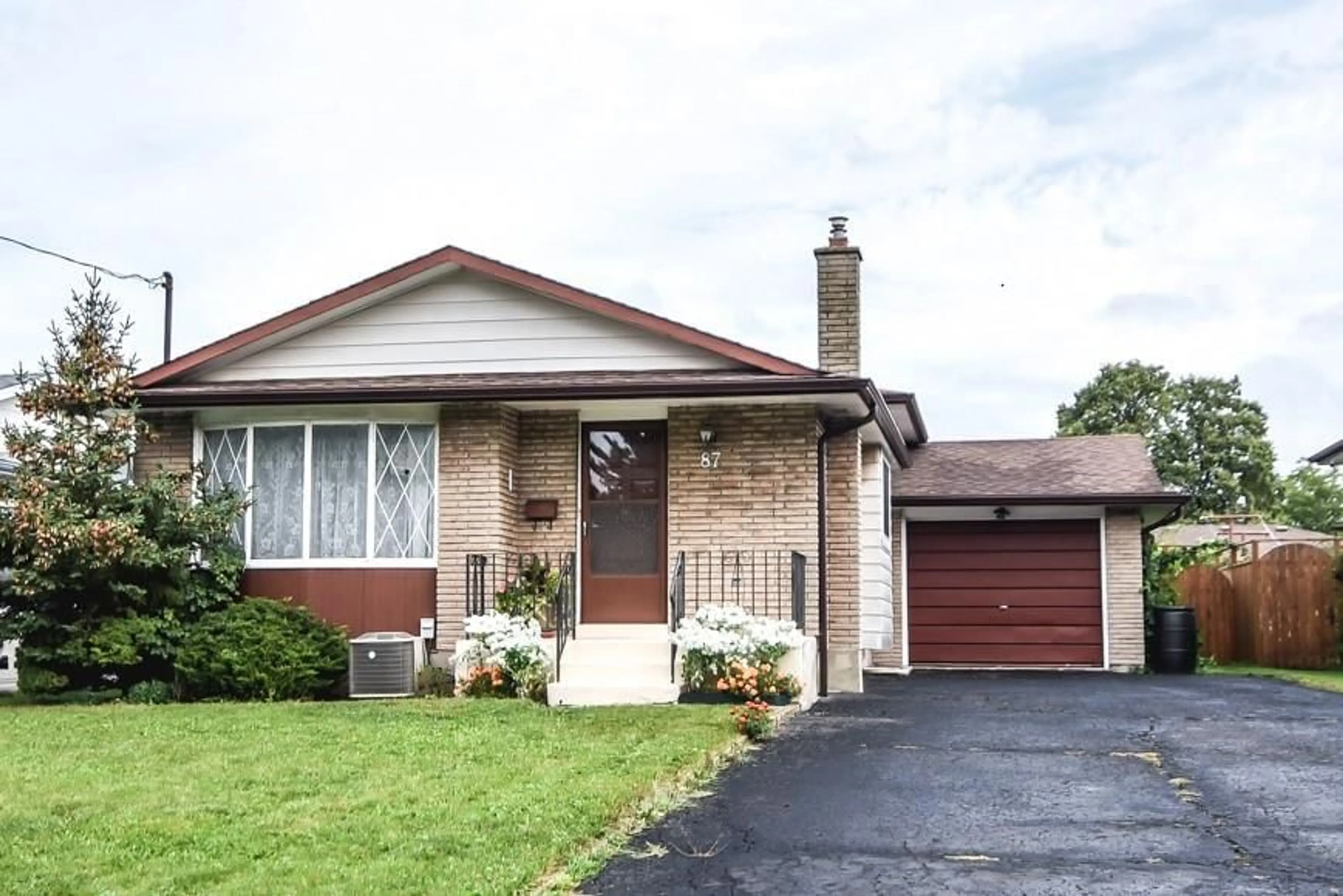 Frontside or backside of a home for 87 ROEHAMPTON Ave, St. Catharines Ontario L2M 6B7