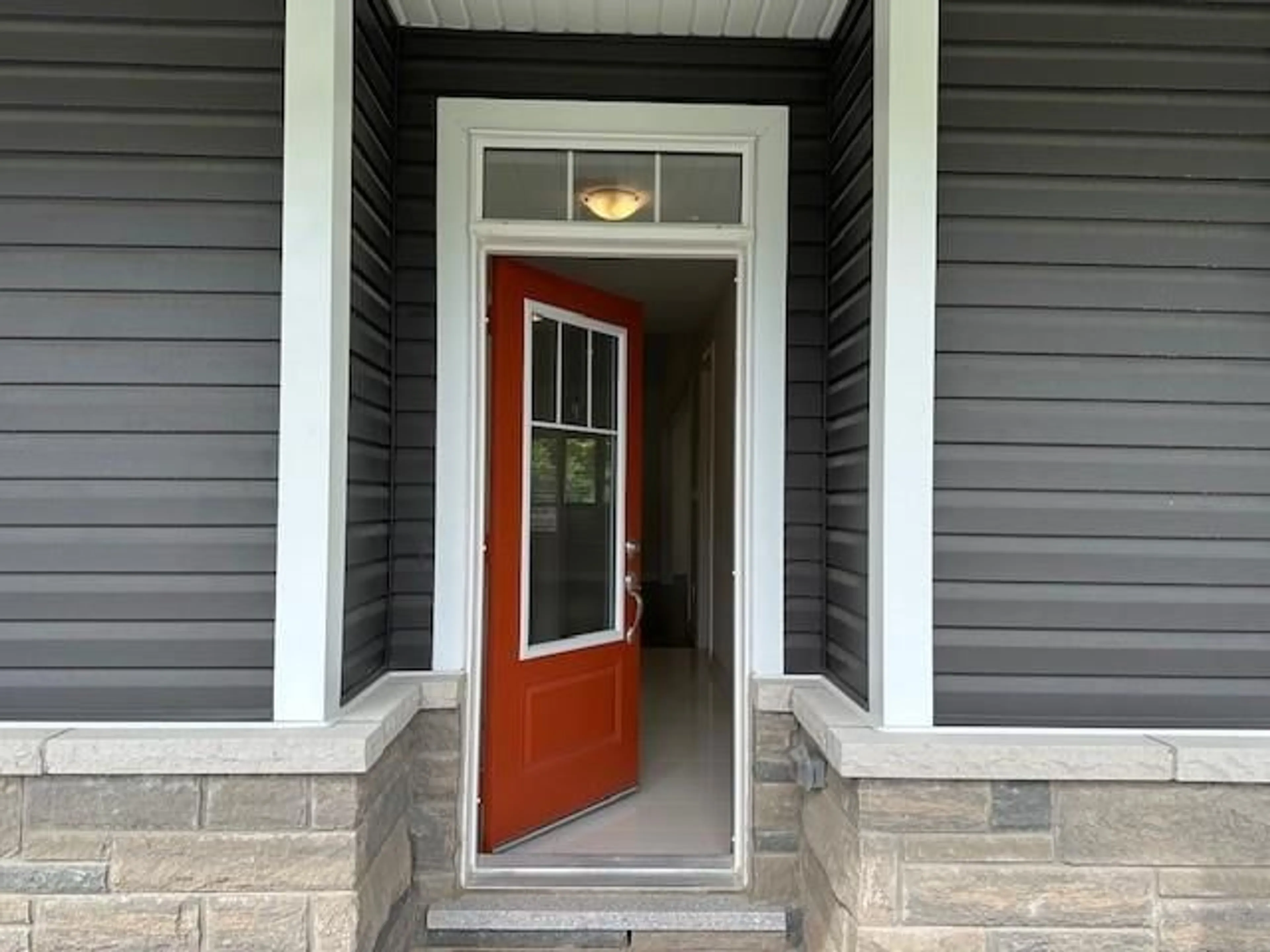 Indoor entryway for 30 Hunter Pl, Bracebridge Ontario P1L 0E1