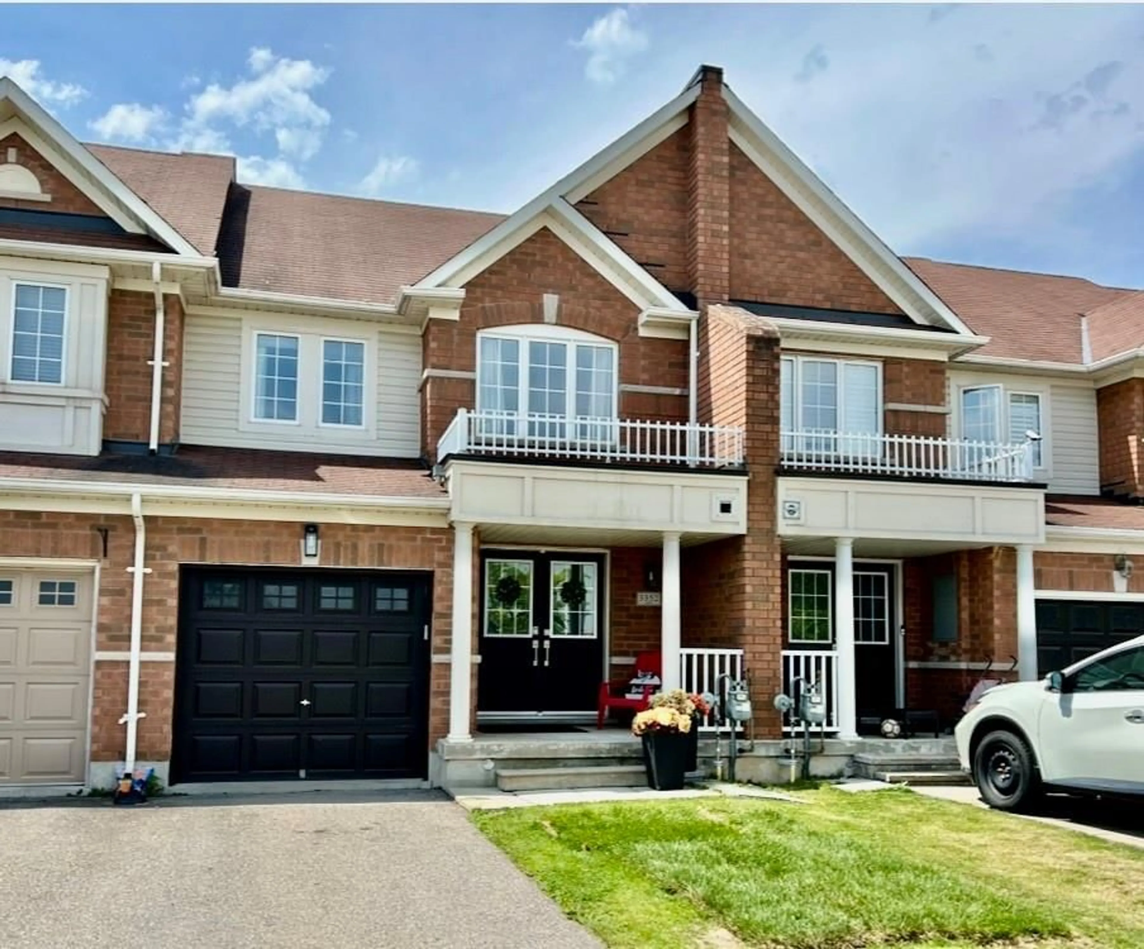 Home with brick exterior material for 3352 Mikalda Rd, Burlington Ontario L7M 0K9