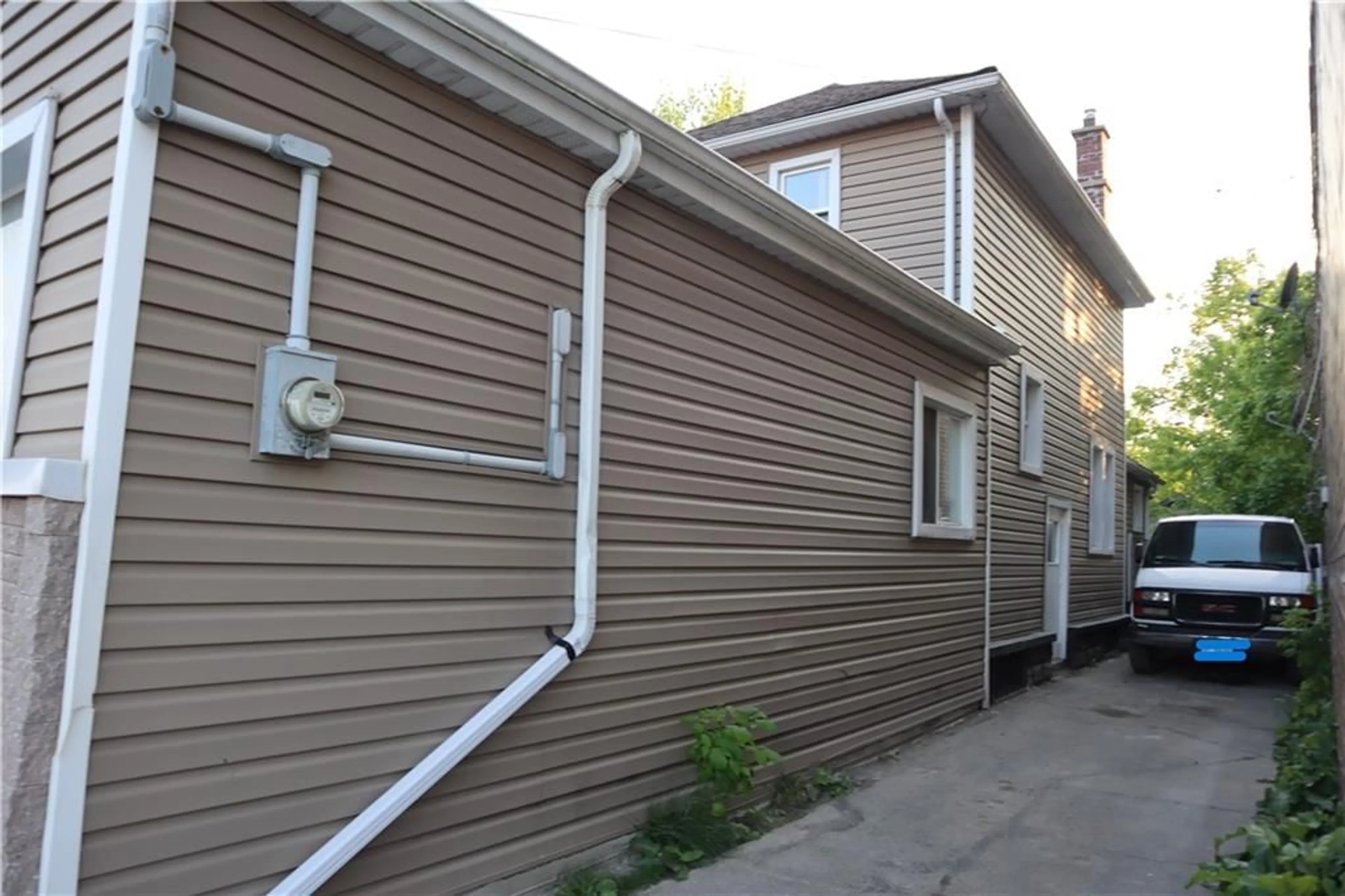 Frontside or backside of a home for 577 KING St, Welland Ontario L3B 3L3