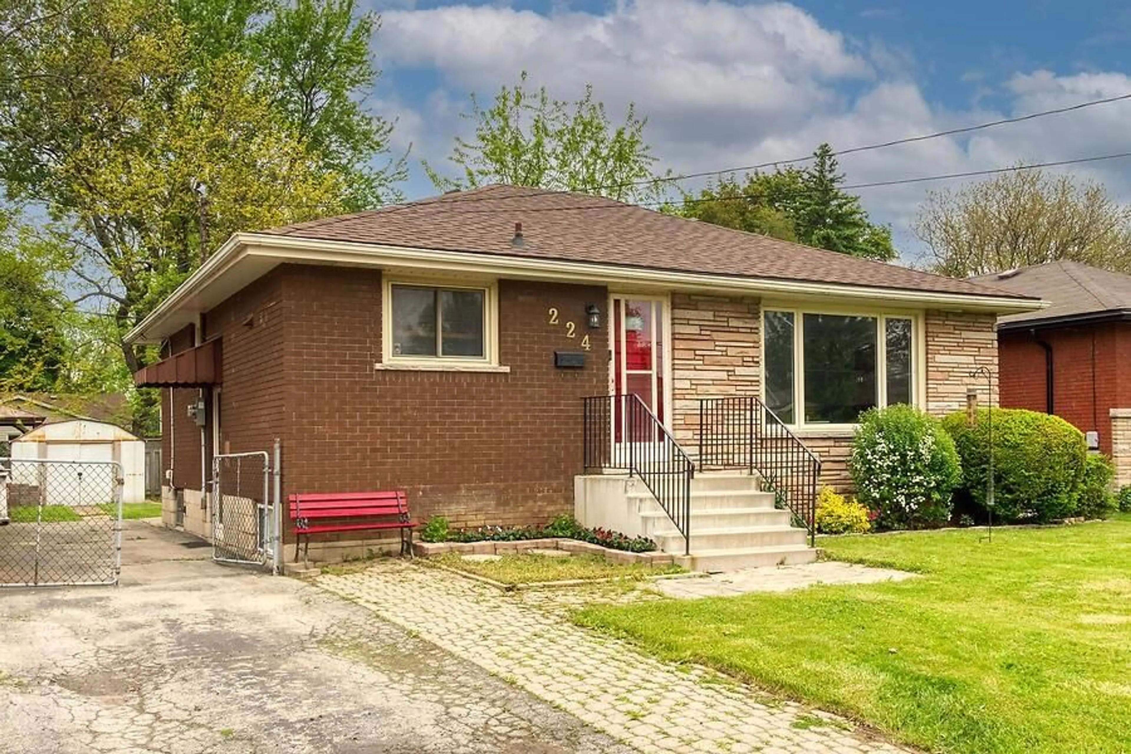 Home with brick exterior material for 224 WEST 18TH St, Hamilton Ontario L9C 4G9