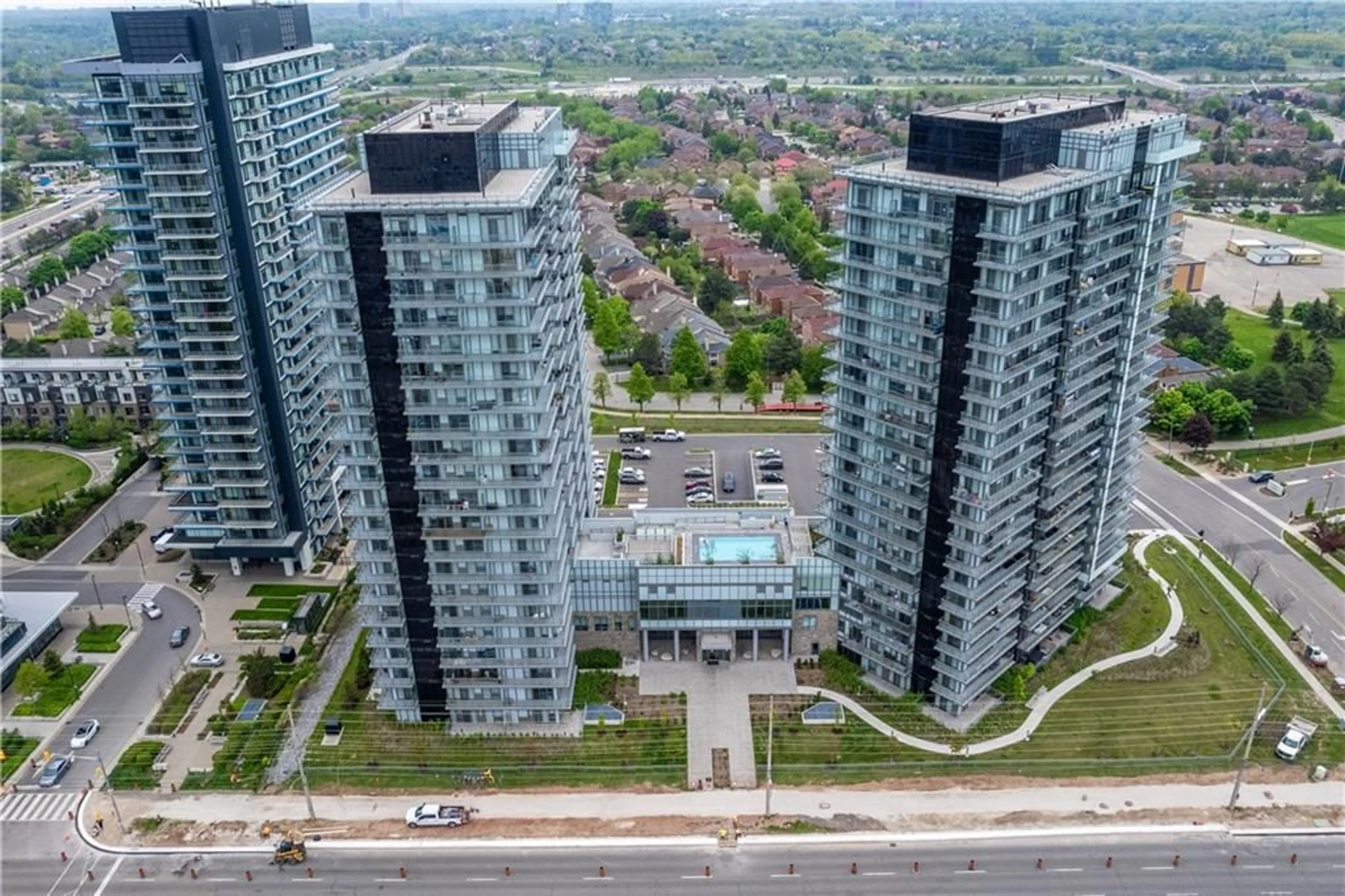 A pic from exterior of the house or condo for 4675 Metcalfe Ave #1203, Mississauga Ontario L5M 0Z8