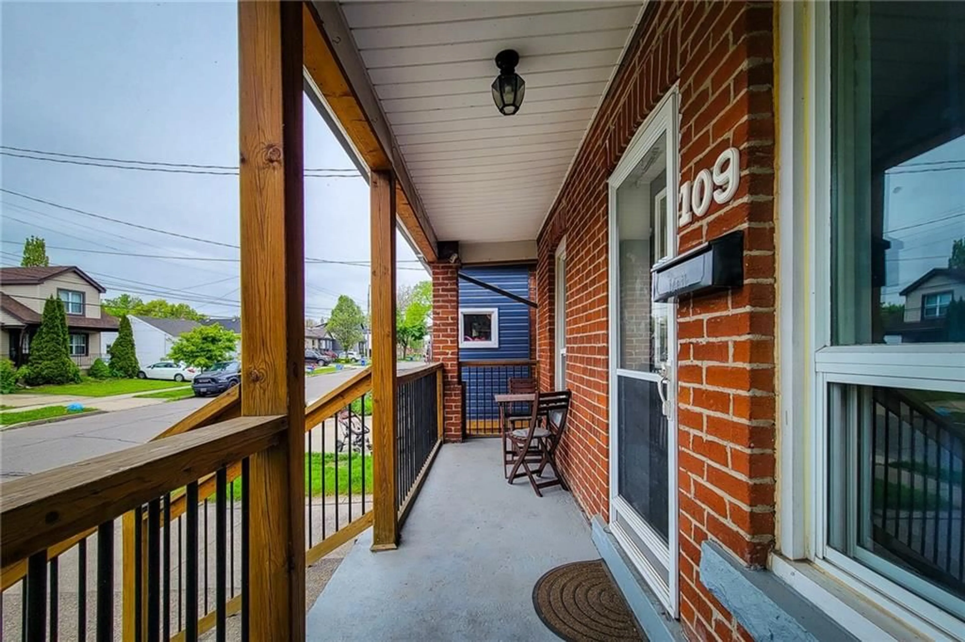 Frontside or backside of a home for 109 McAnulty Blvd, Hamilton Ontario L8H 3H3