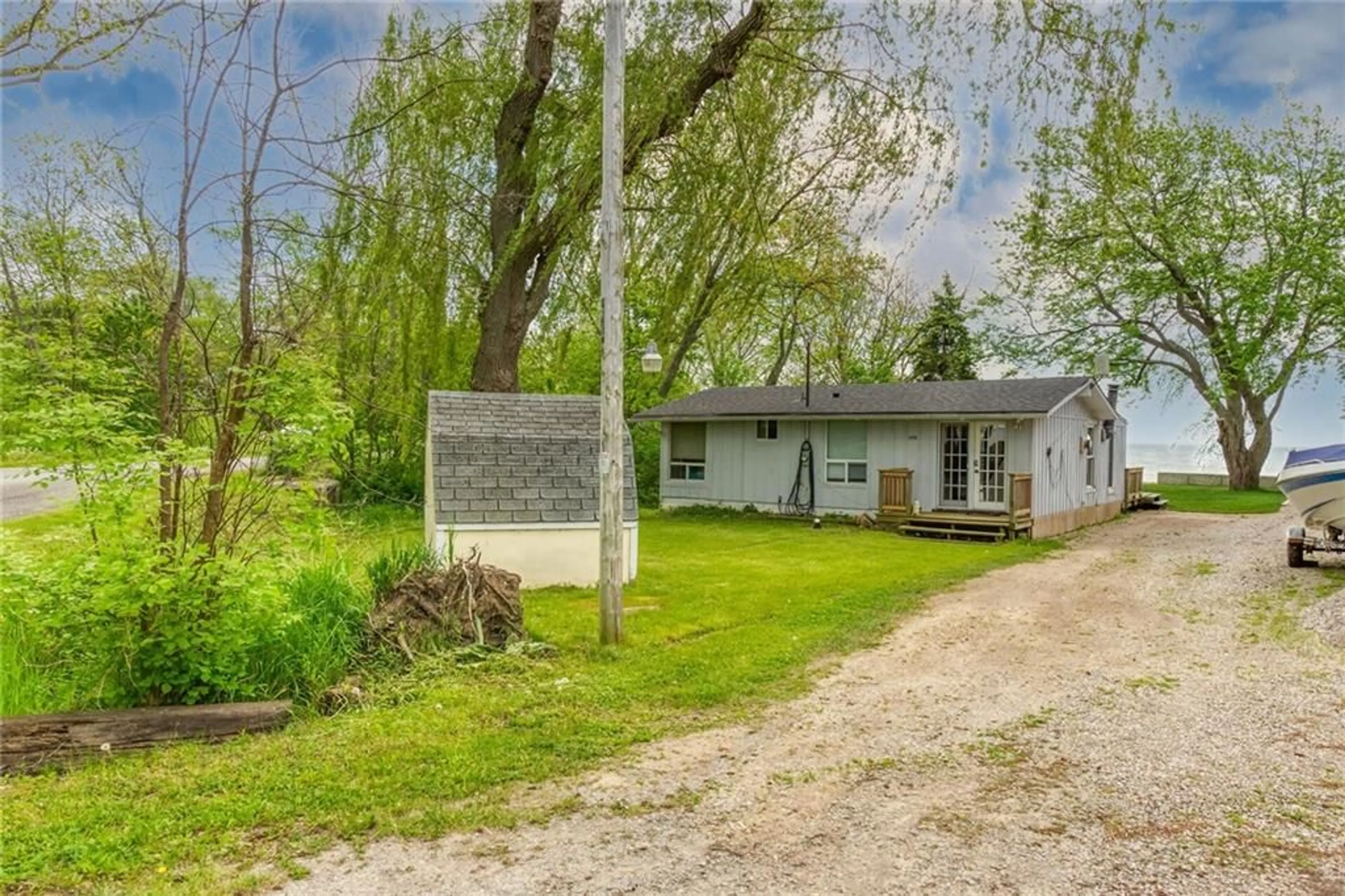 Fenced yard for 1778 Lakeshore Rd, Haldimand Ontario N0A 1P0