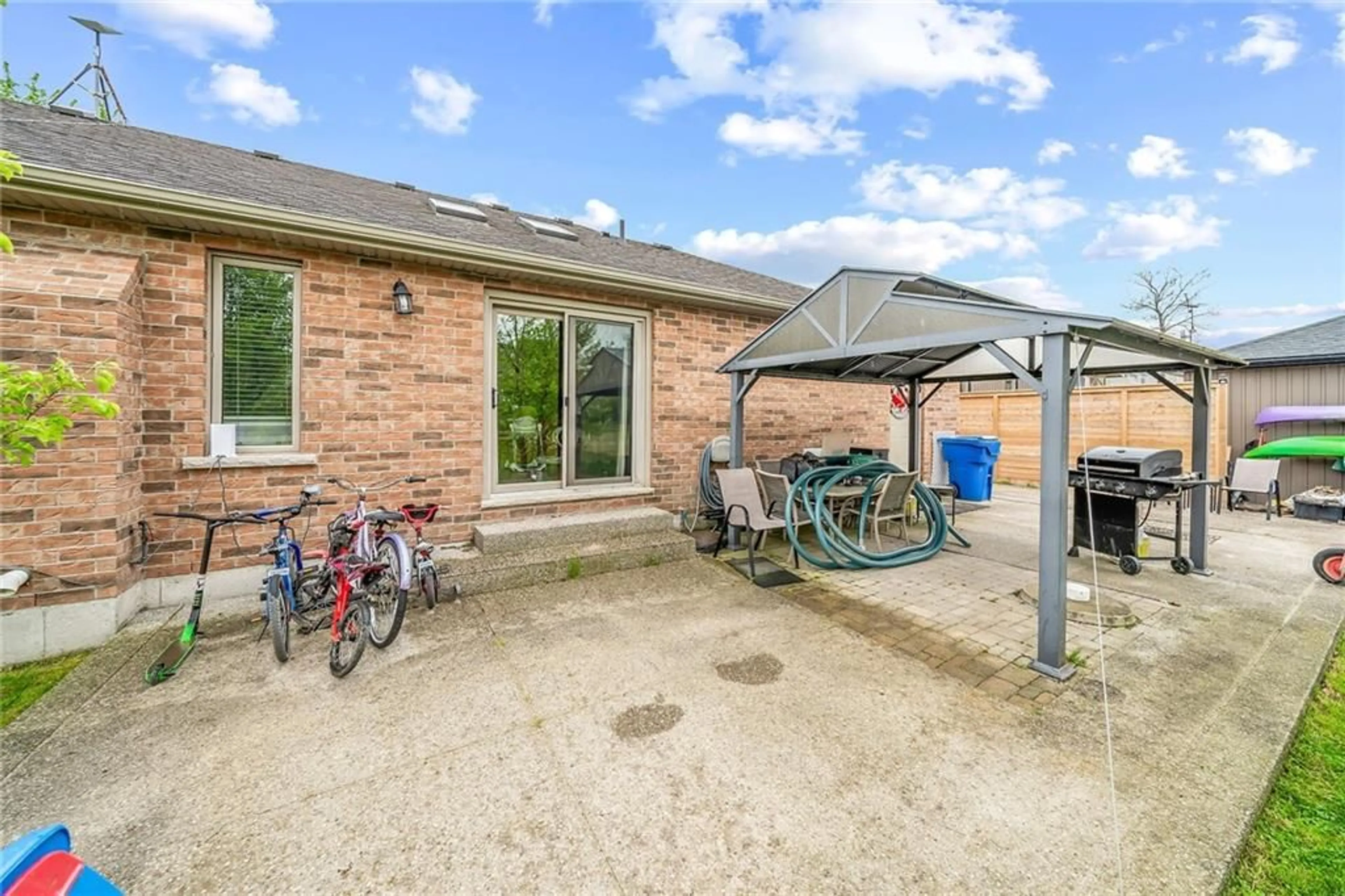 Patio for 29 LAKEVIEW Lane, Selkirk Ontario N0A 1P0