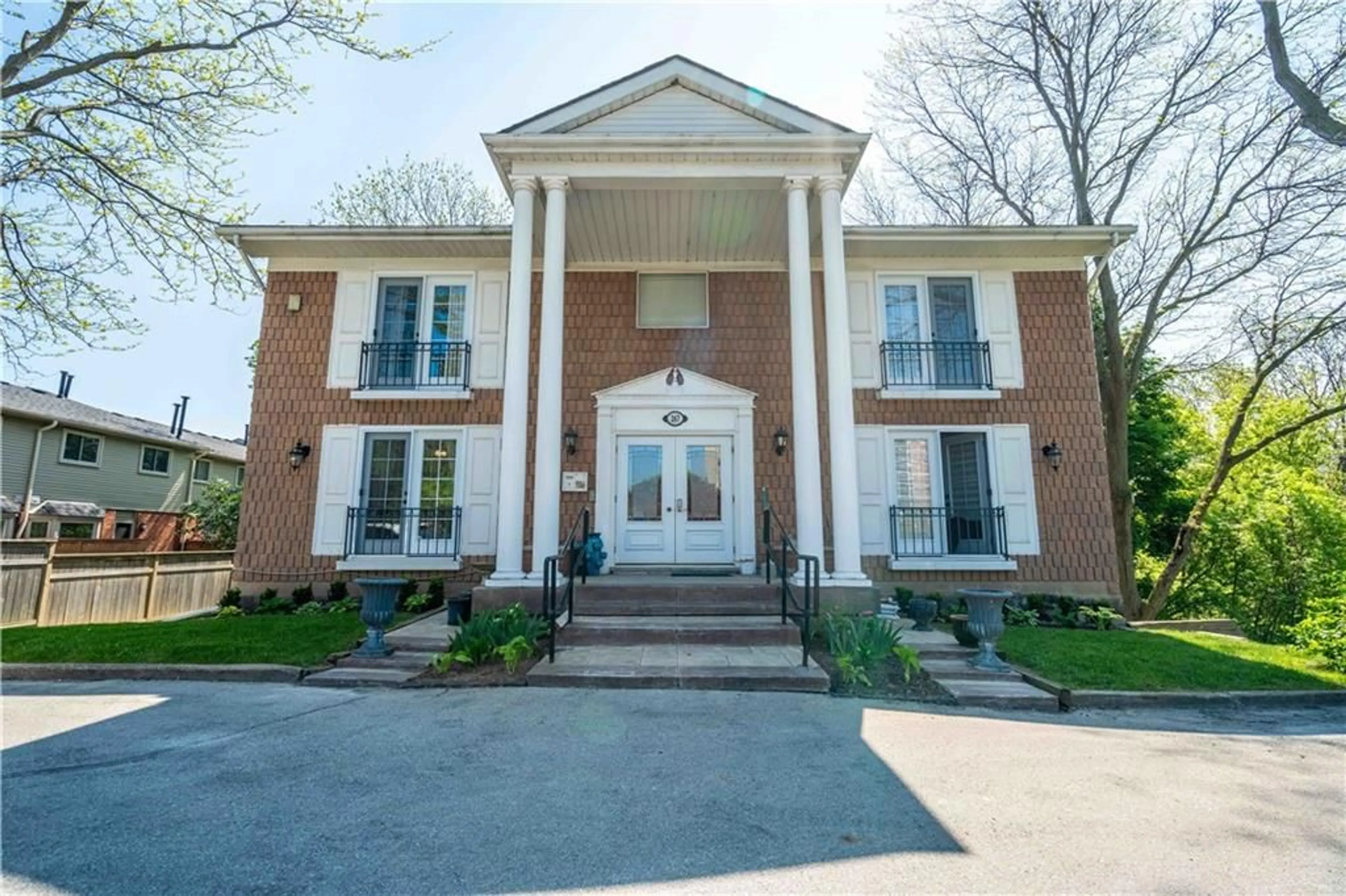 Outside view for 267 Mount Albion Rd #3, Hamilton Ontario L8K 6K1