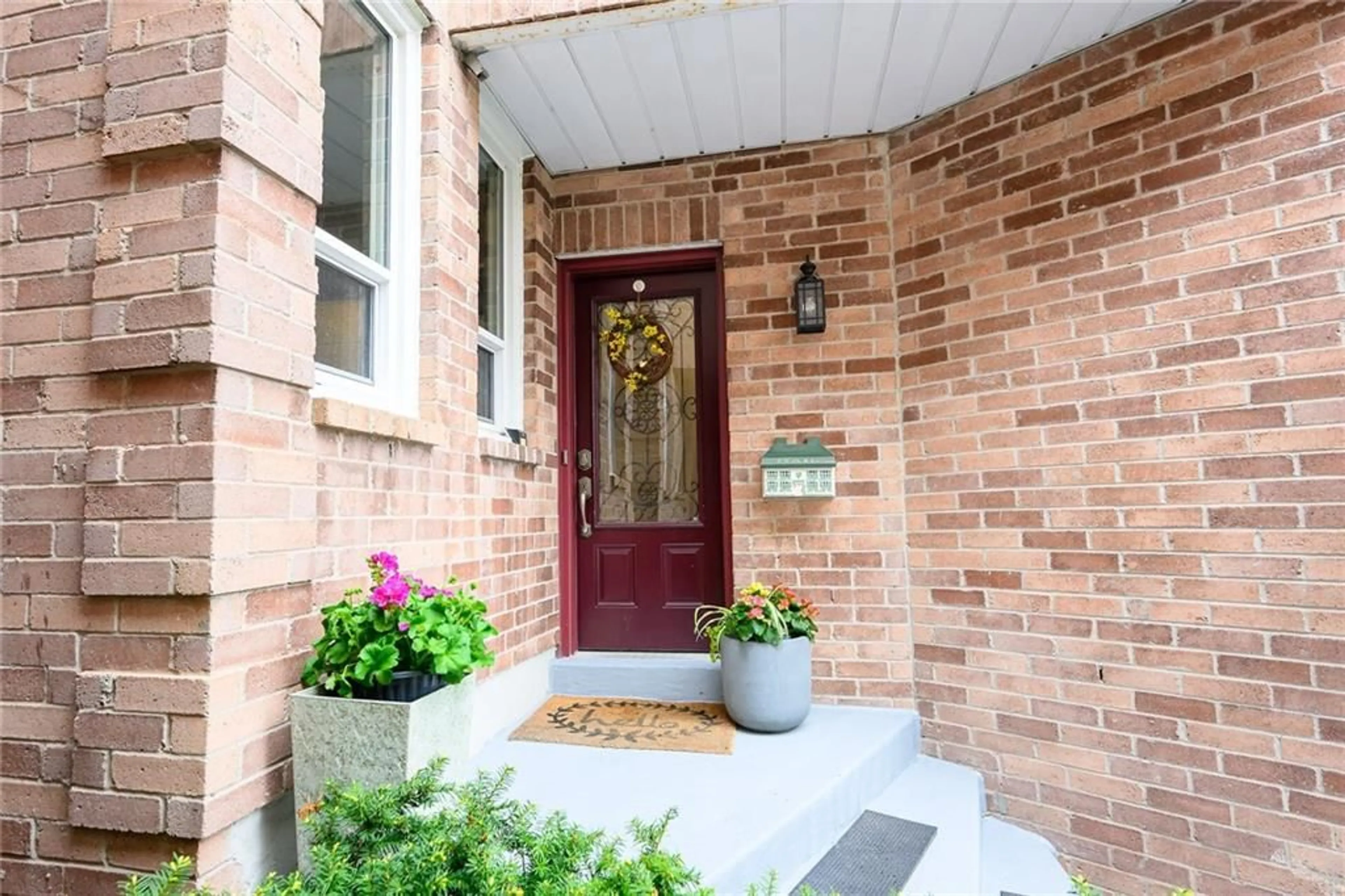 Indoor entryway for 1339 HAZEL MCCLEARY Dr, Oakville Ontario L6J 7A9