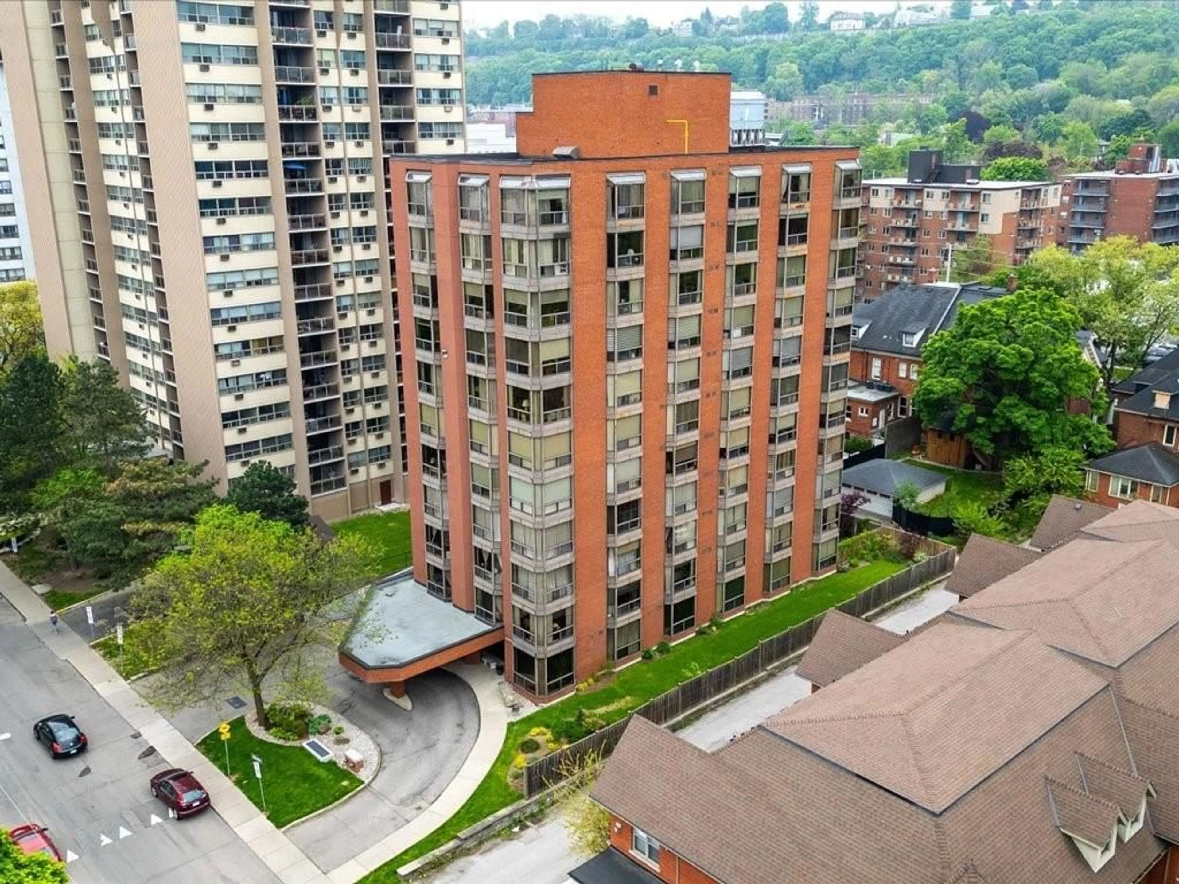 A pic from exterior of the house or condo for 49 Robinson St #200, Hamilton Ontario L8P 1Y7