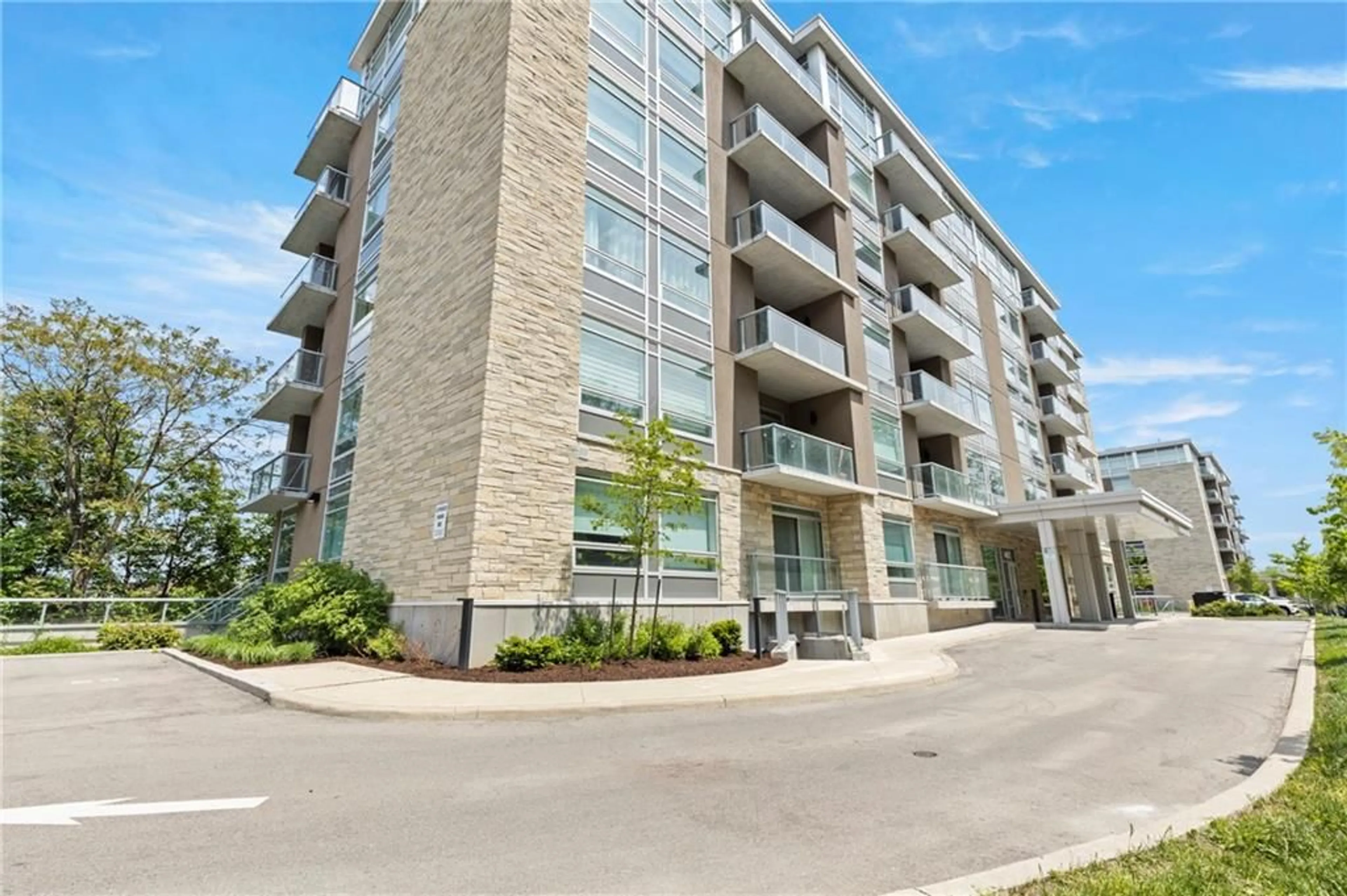 A pic from exterior of the house or condo for 467 CHARLTON Ave #205, Hamilton Ontario L8N 0B3