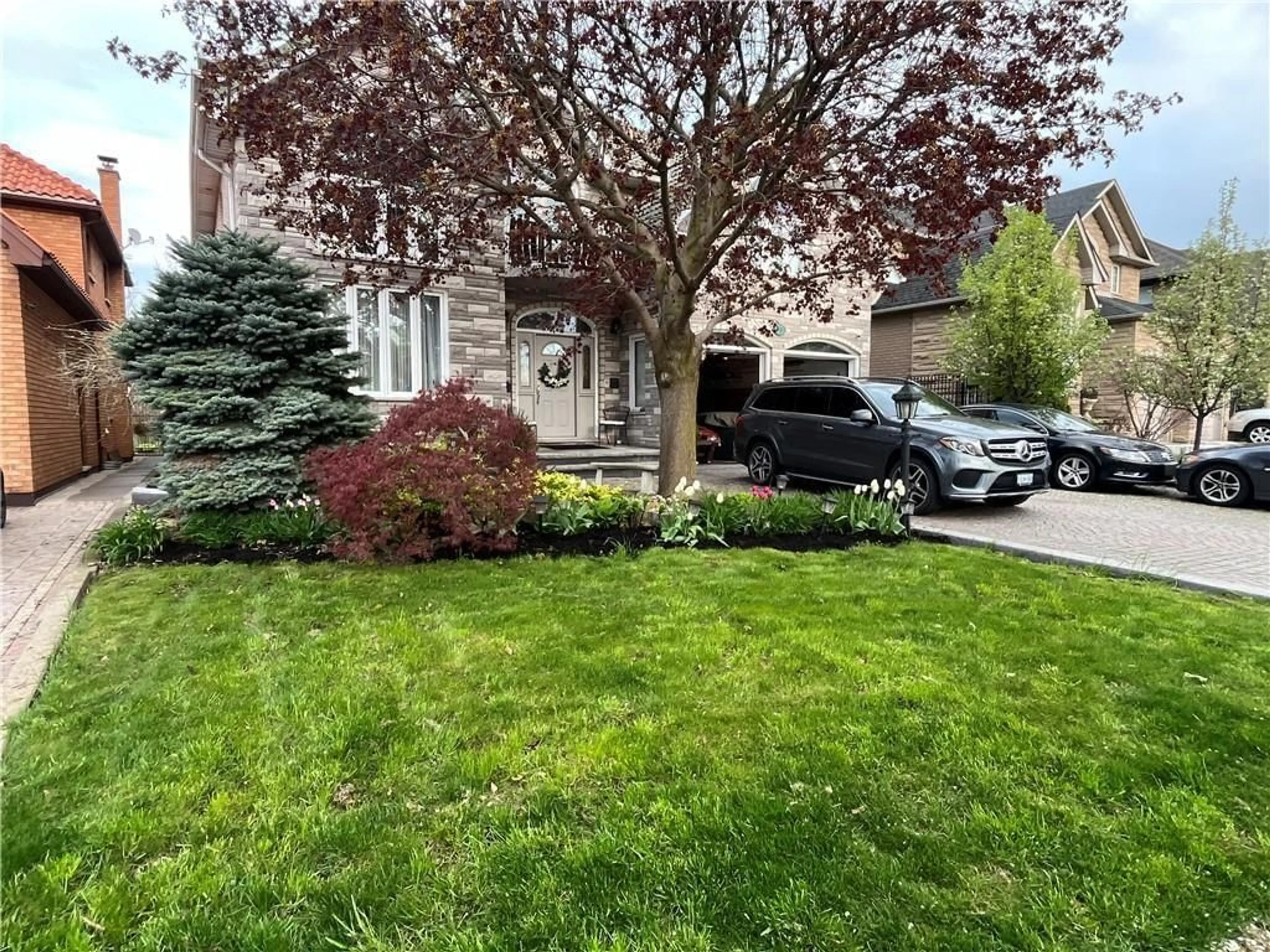 Frontside or backside of a home for 108 MONTMORENCY Dr, Hamilton Ontario L8K 6R1