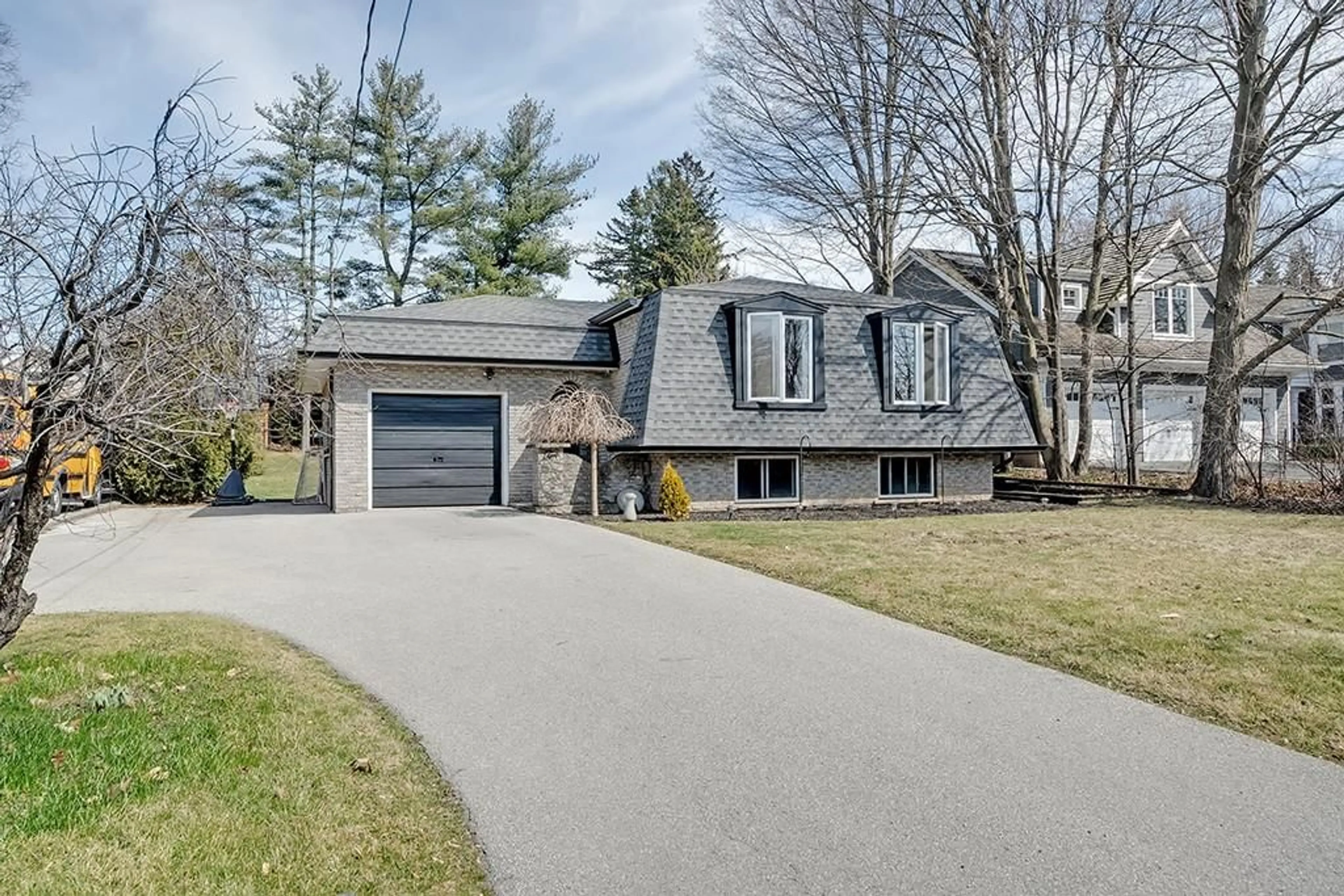 Frontside or backside of a home for 10 MARGARET St, Waterdown Ontario L0R 2H0