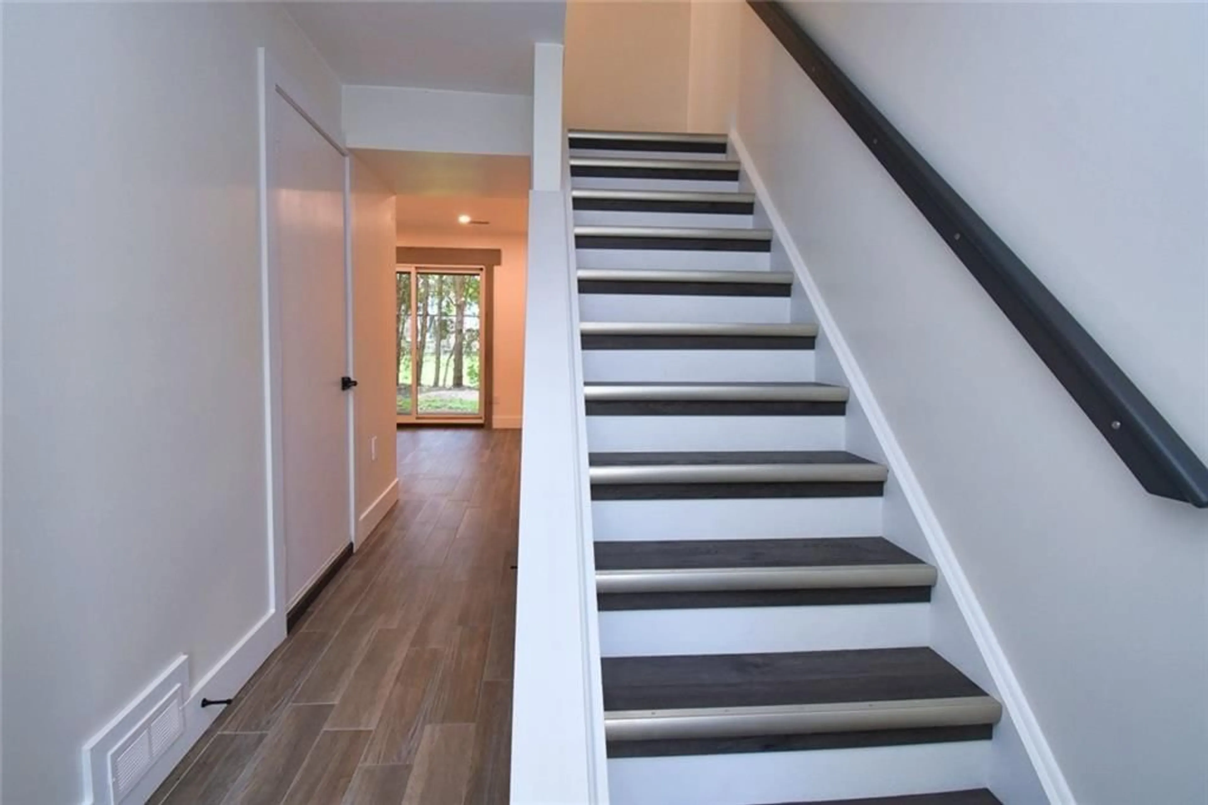 Stairs for 130 Livingston Ave #29, Grimsby Ontario L3M 4W5