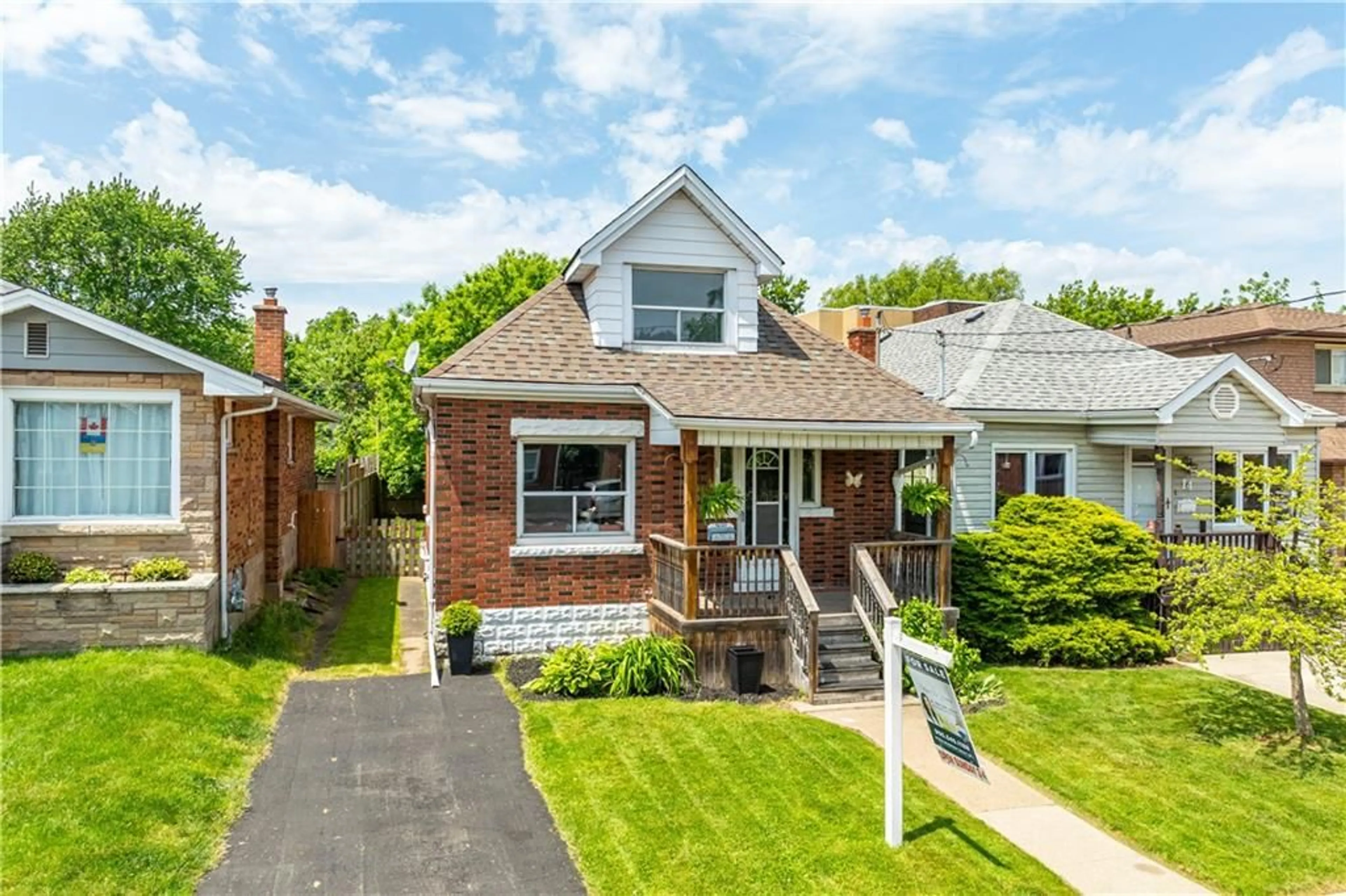 Frontside or backside of a home for 16 Tragina Ave, Hamilton Ontario L8K 2Z1