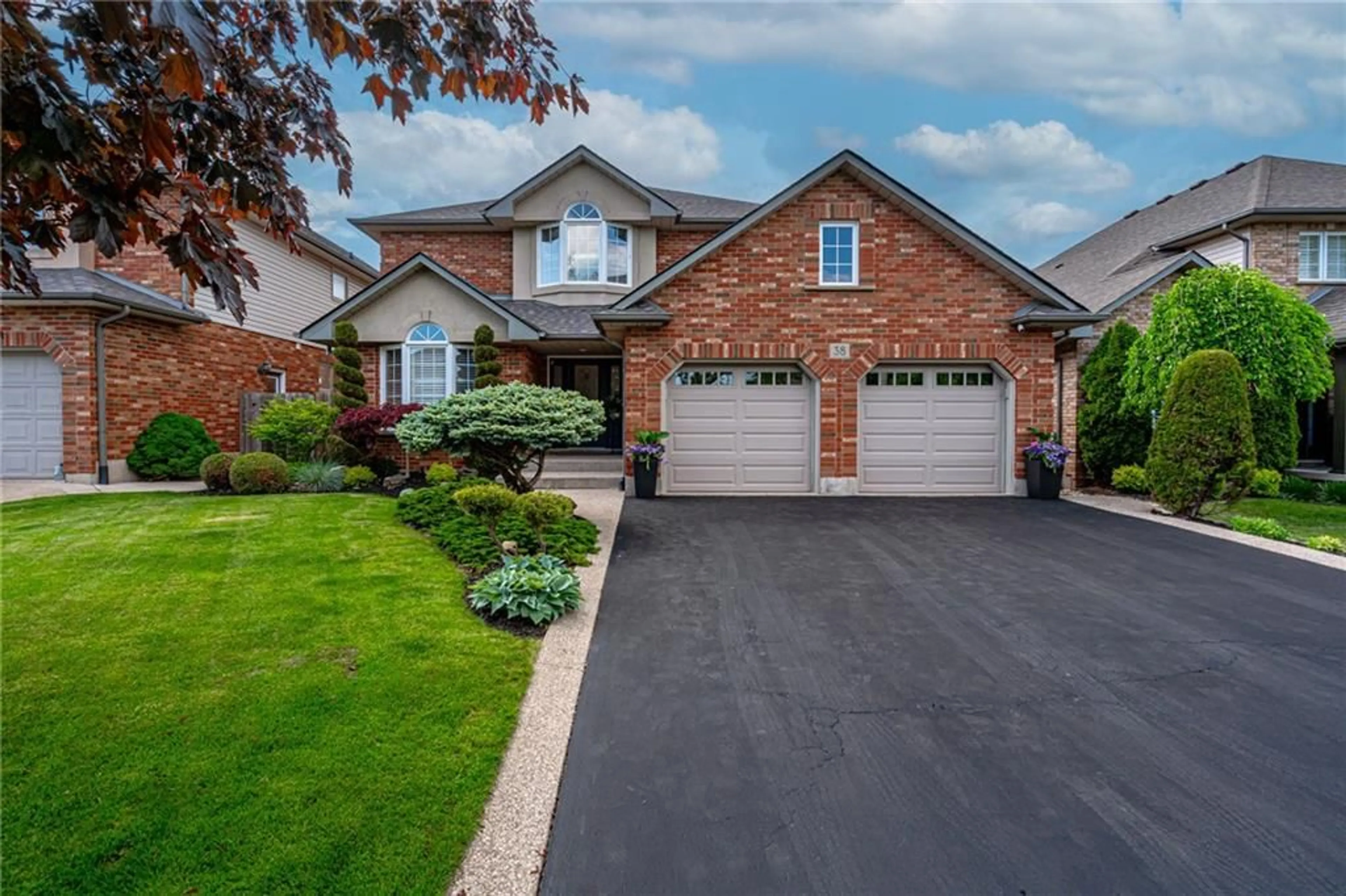 Frontside or backside of a home for 38 Tuscani Dr, Stoney Creek Ontario L8E 5W4