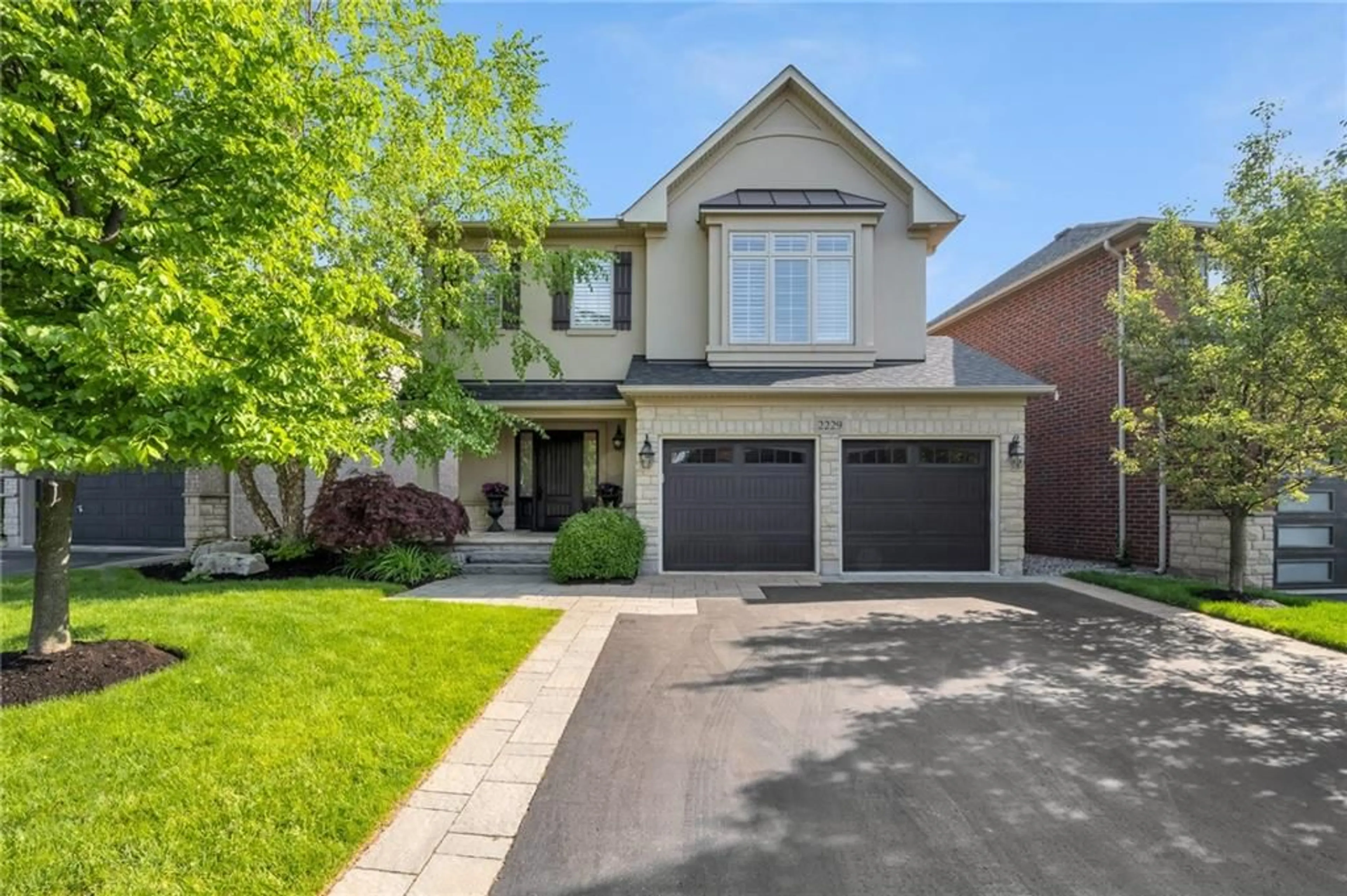 Frontside or backside of a home for 2229 Littondale Lane, Oakville Ontario L6M 0B7