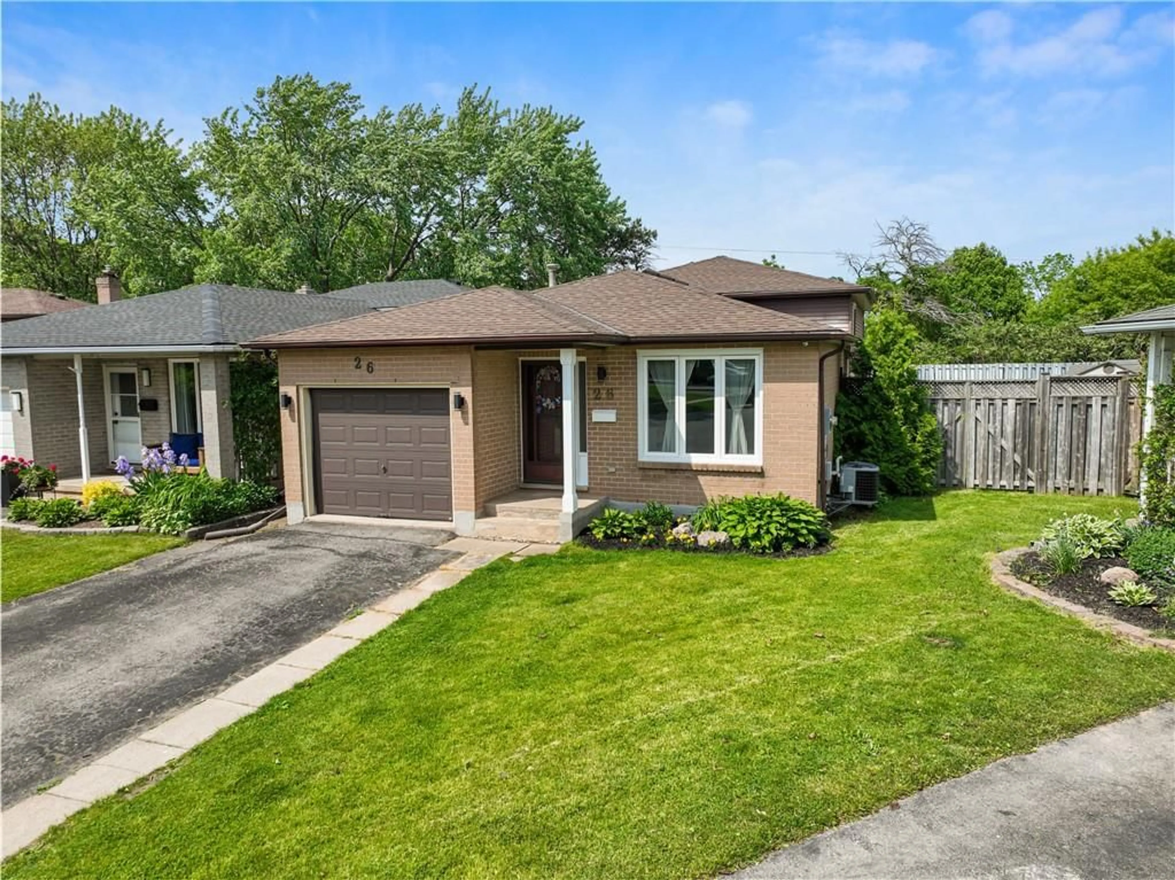 Frontside or backside of a home for 26 SANDRA Cres, Grimsby Ontario L3M 4Z1