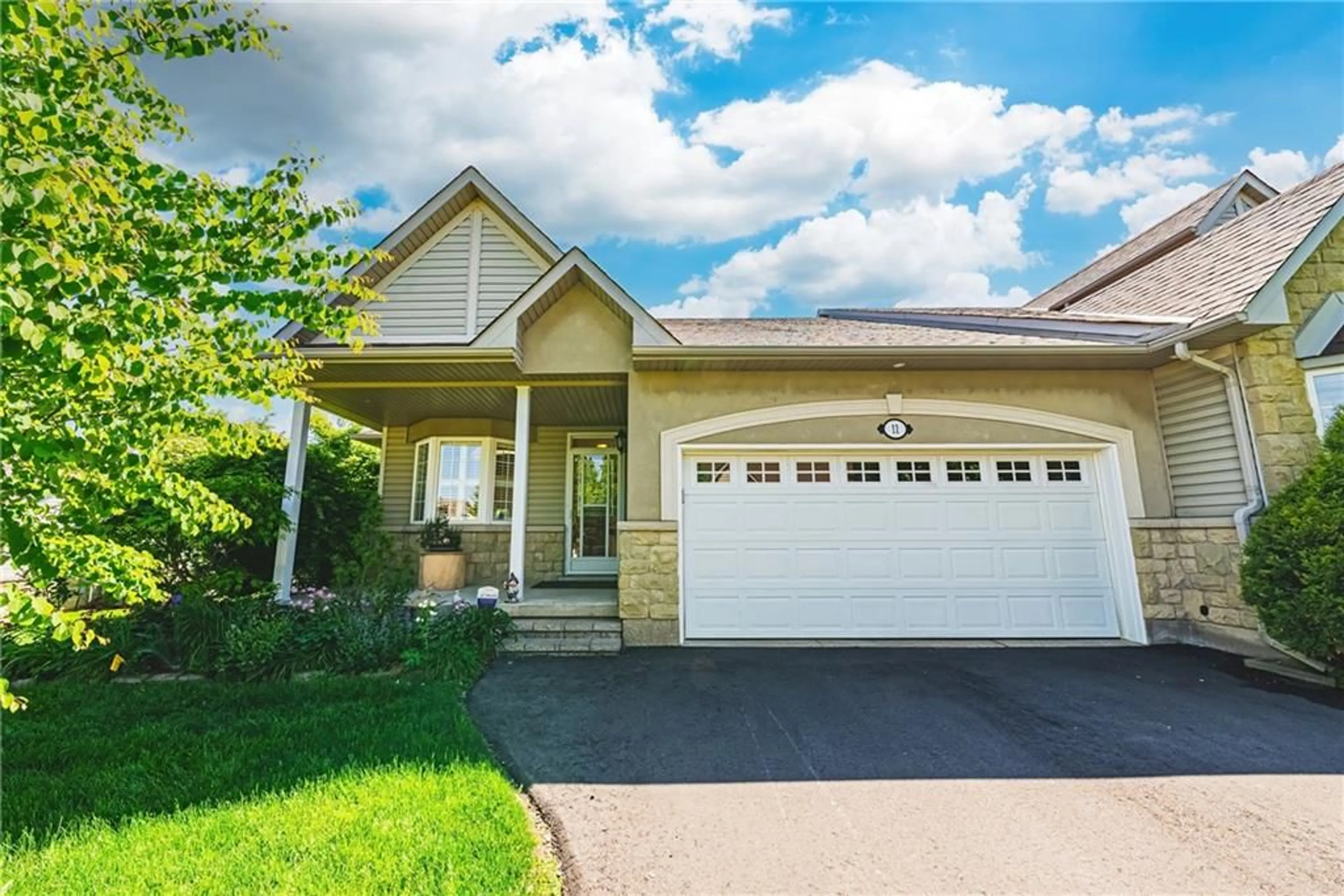 Frontside or backside of a home for 212 STONEHENGE Dr #11, Ancaster Ontario L9K 1N5