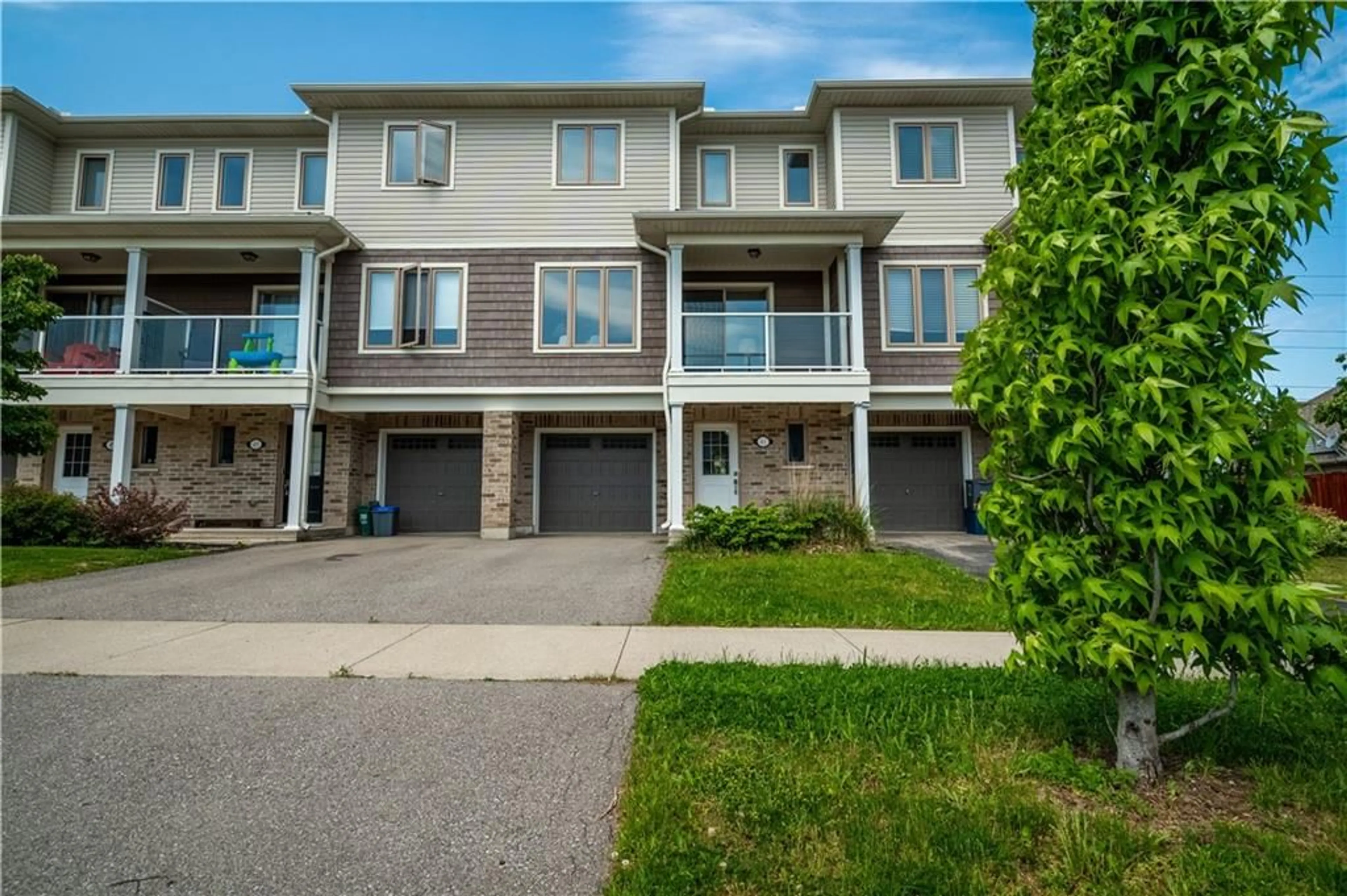 A pic from exterior of the house or condo for 41 Oliver Lane, St. Catharines Ontario L2V 3Y5