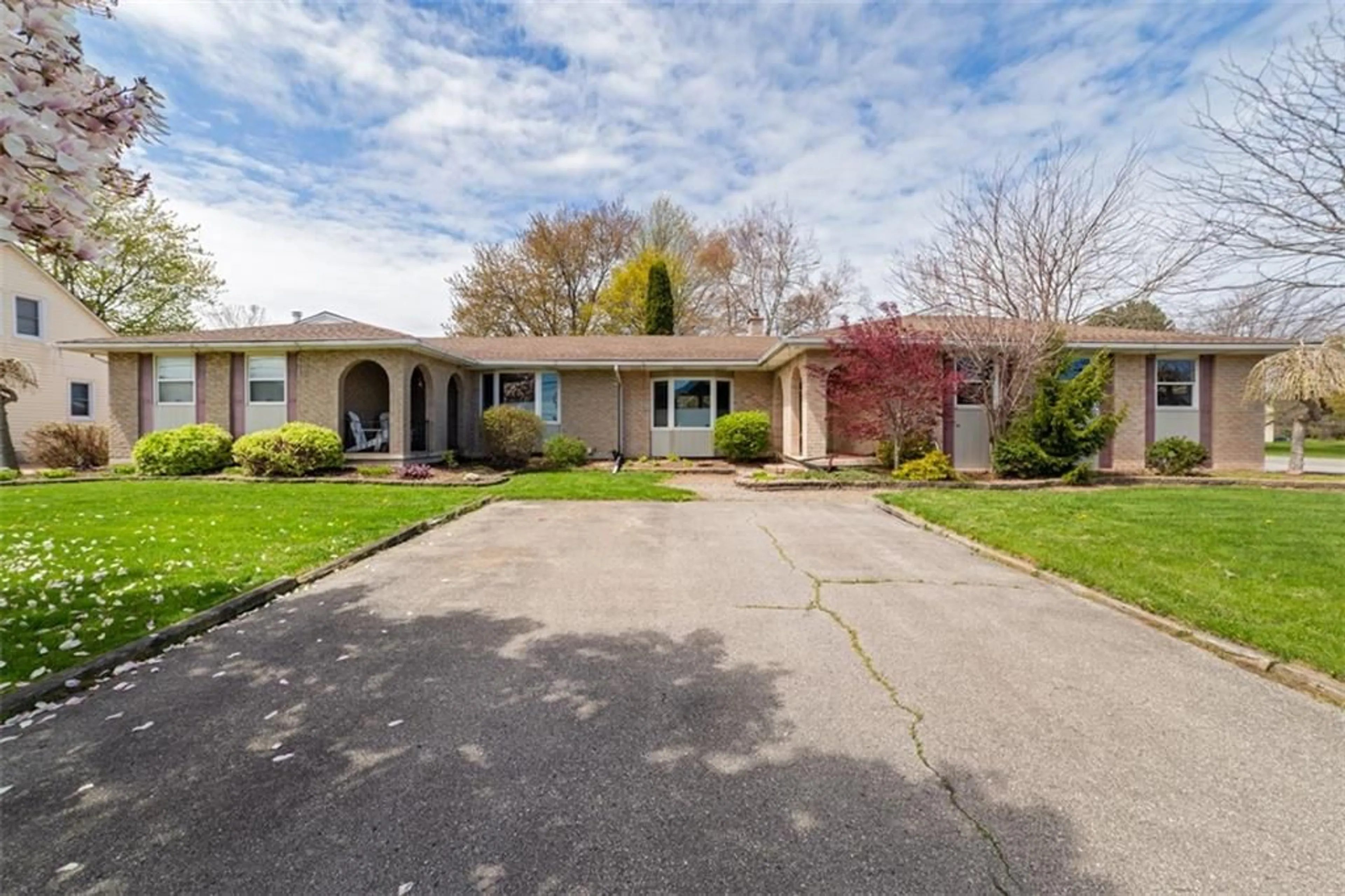 Frontside or backside of a home for 1882 Creek Rd, Niagara-on-the-Lake Ontario L0S 1J0