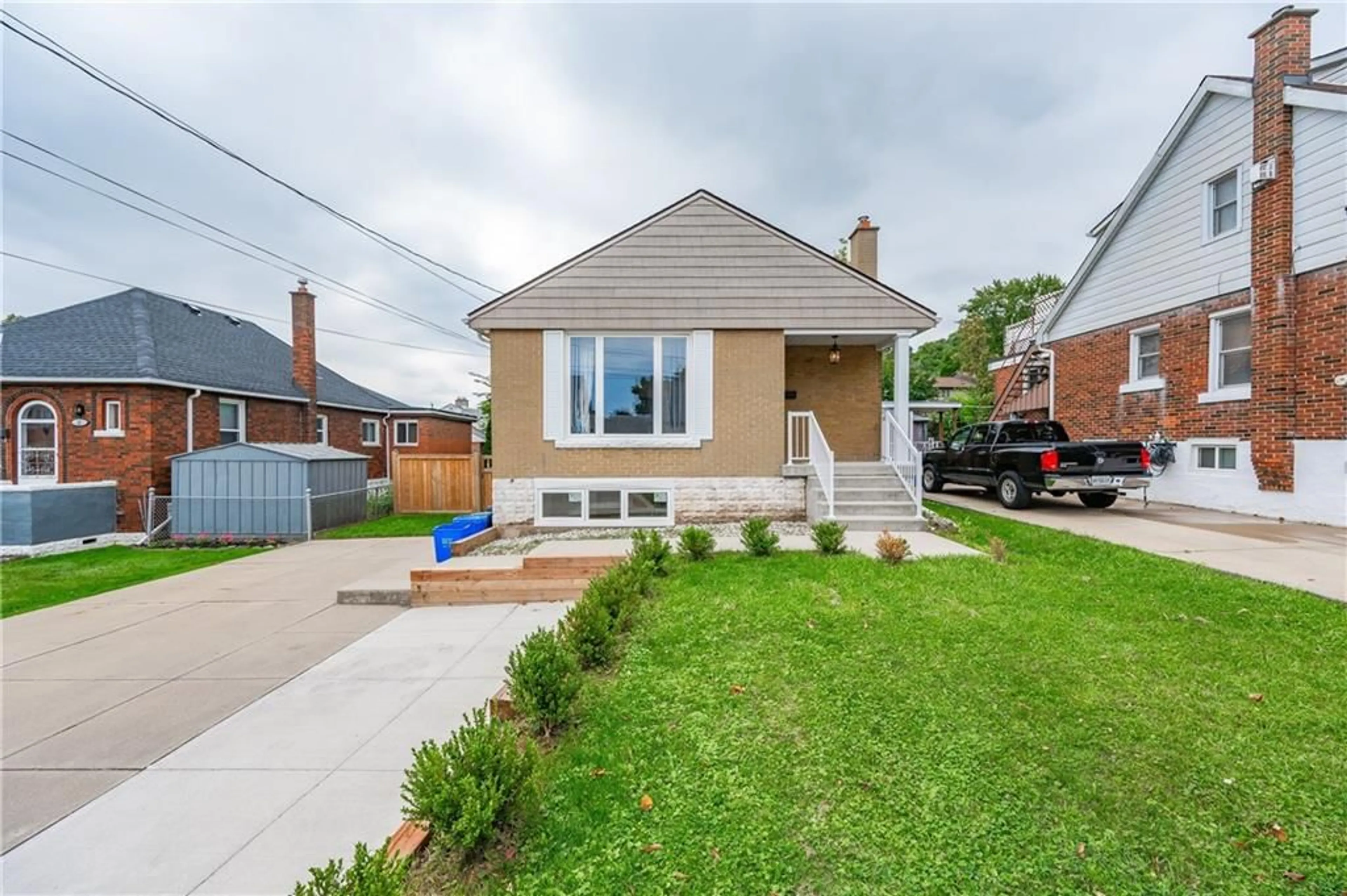 Frontside or backside of a home for 38 Dunkirk Dr, Hamilton Ontario L8K 4X1