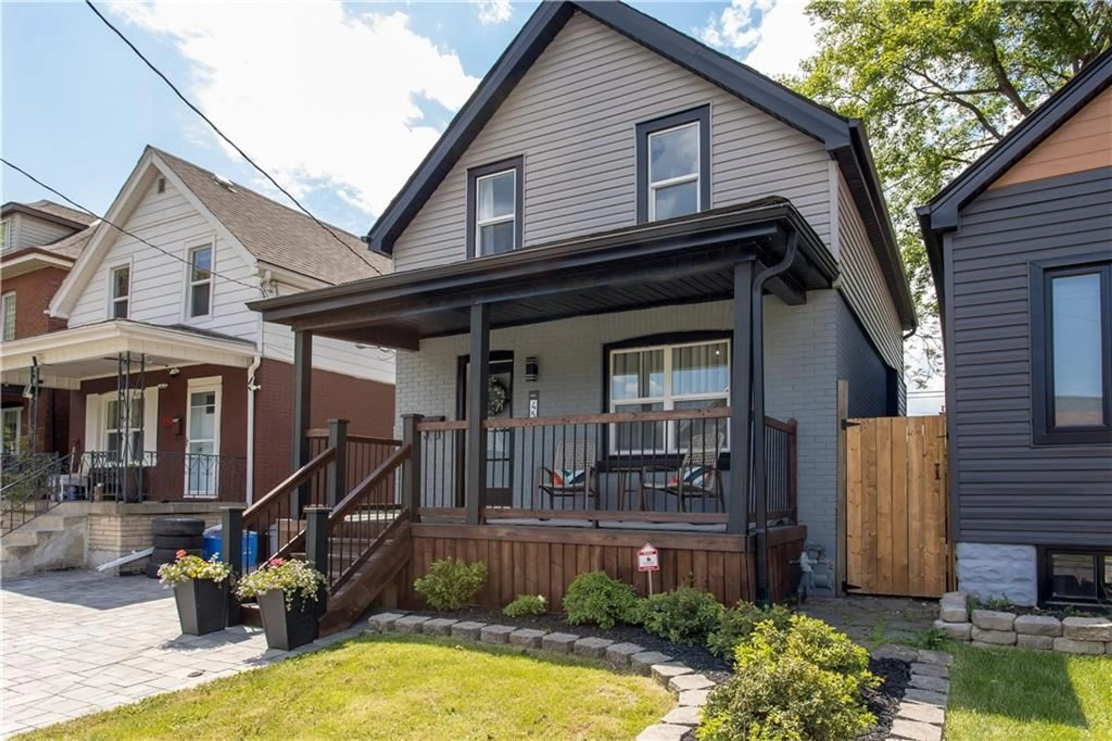 Frontside or backside of a home for 45 TRAGINA Ave, Hamilton Ontario L8H 5C4