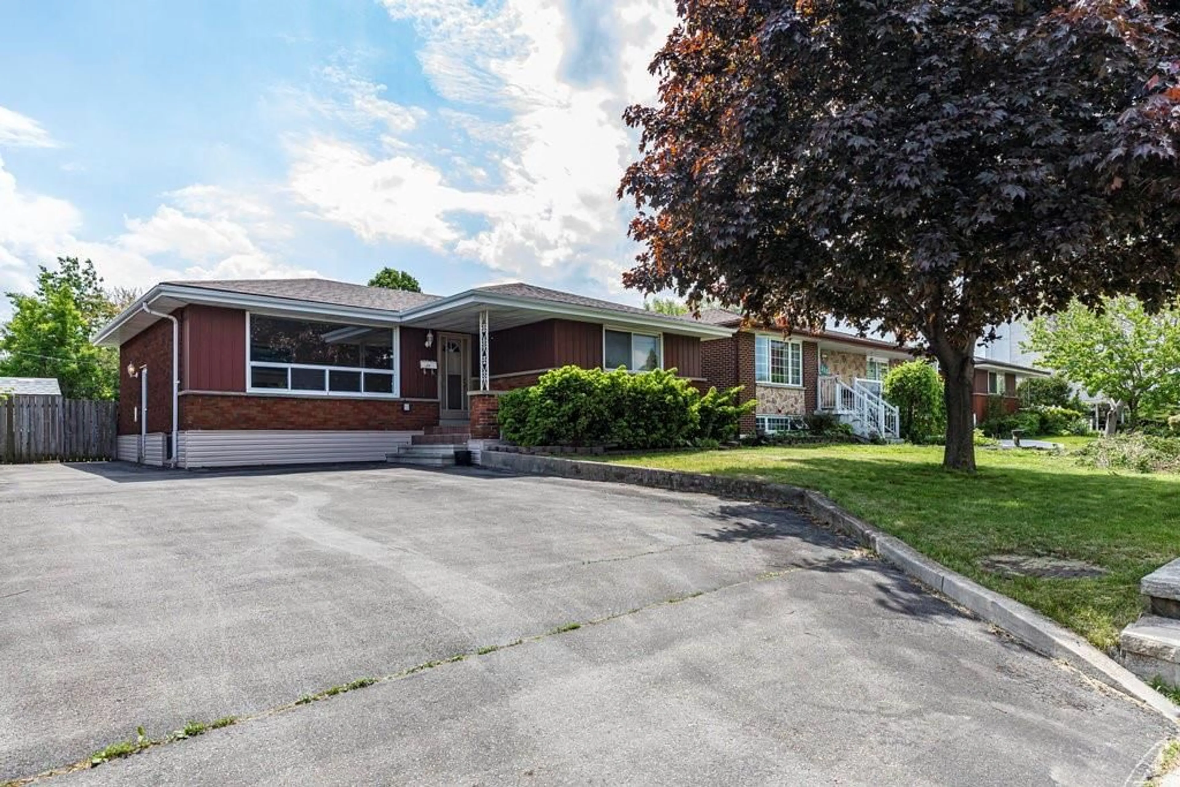 Frontside or backside of a home for 312 MOHAWK Rd, Hamilton Ontario L9A 2J3