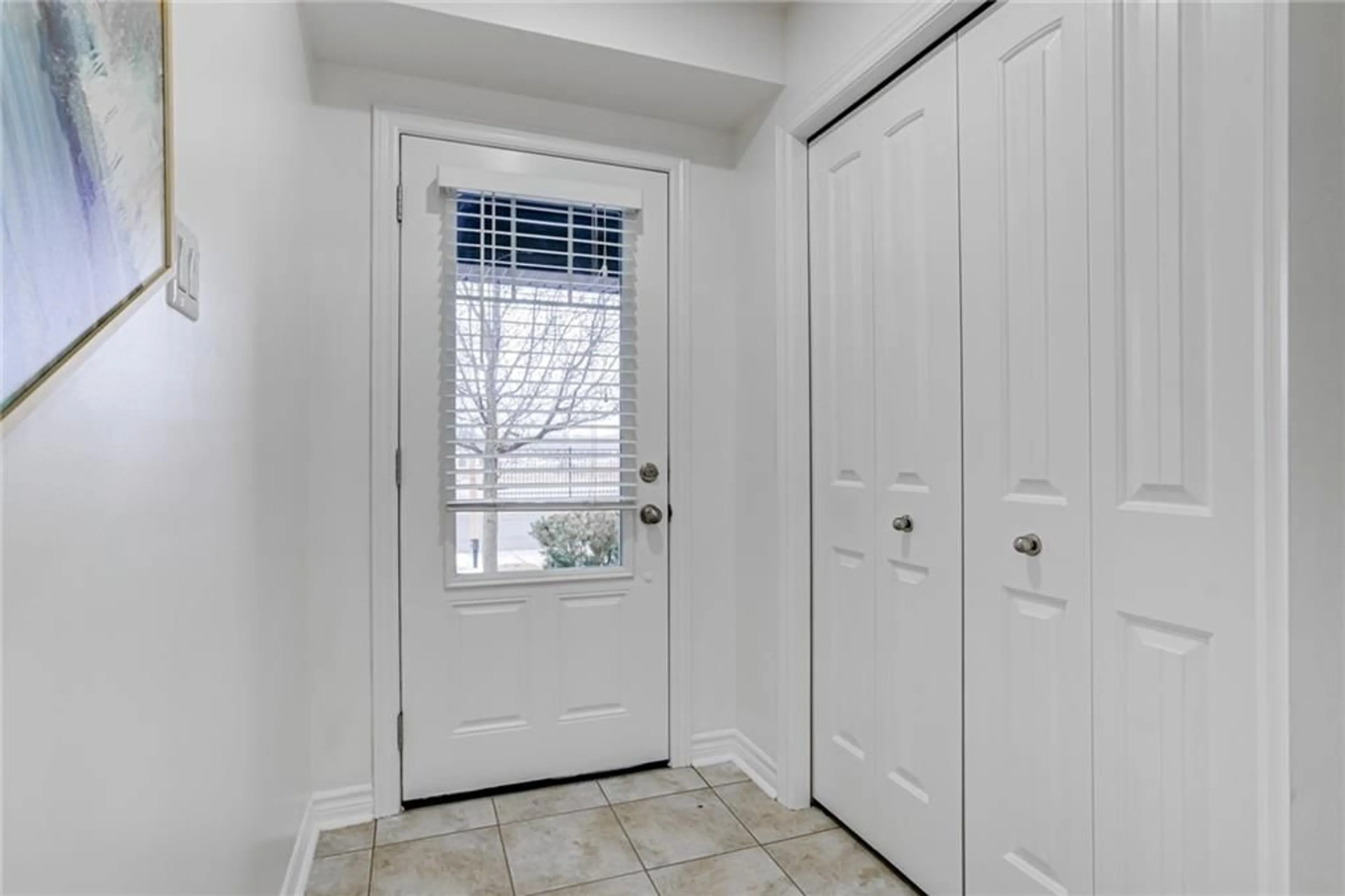 Indoor entryway for 40 Arlington Cres #40, Guelph Ontario N1K 0K9