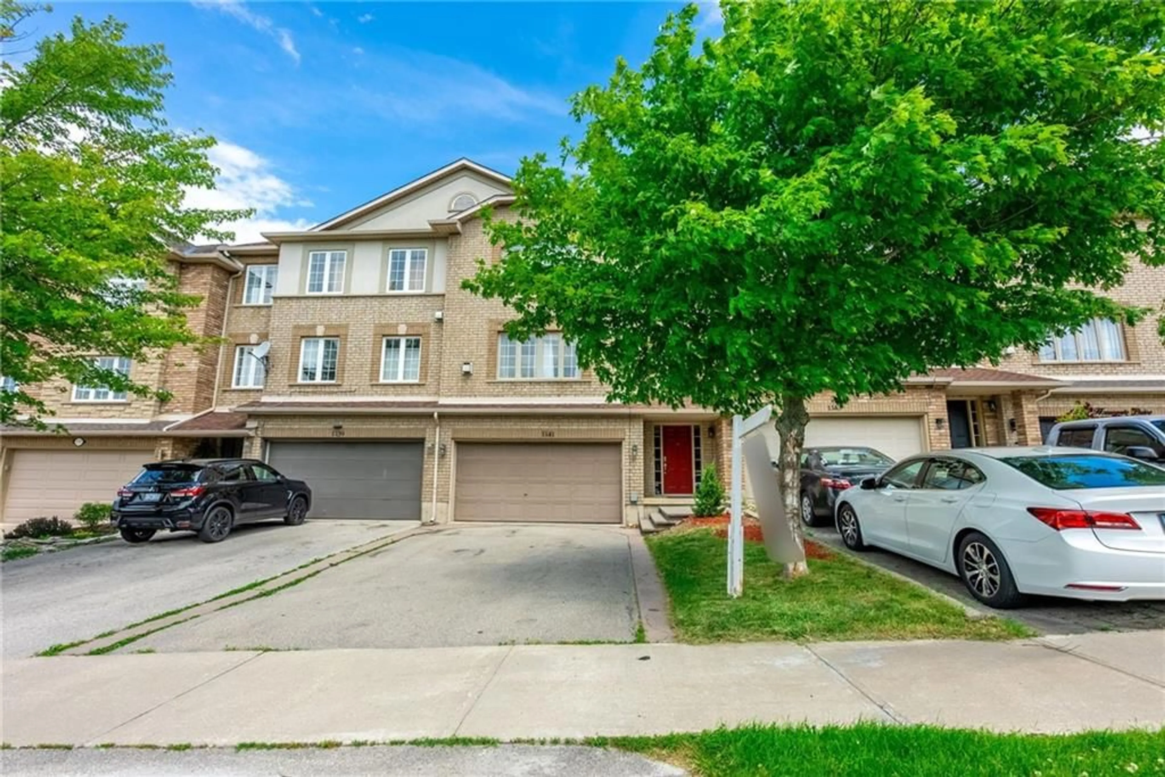 Indoor foyer for 1141 HARROGATE Dr, Ancaster Ontario L9K 1N1