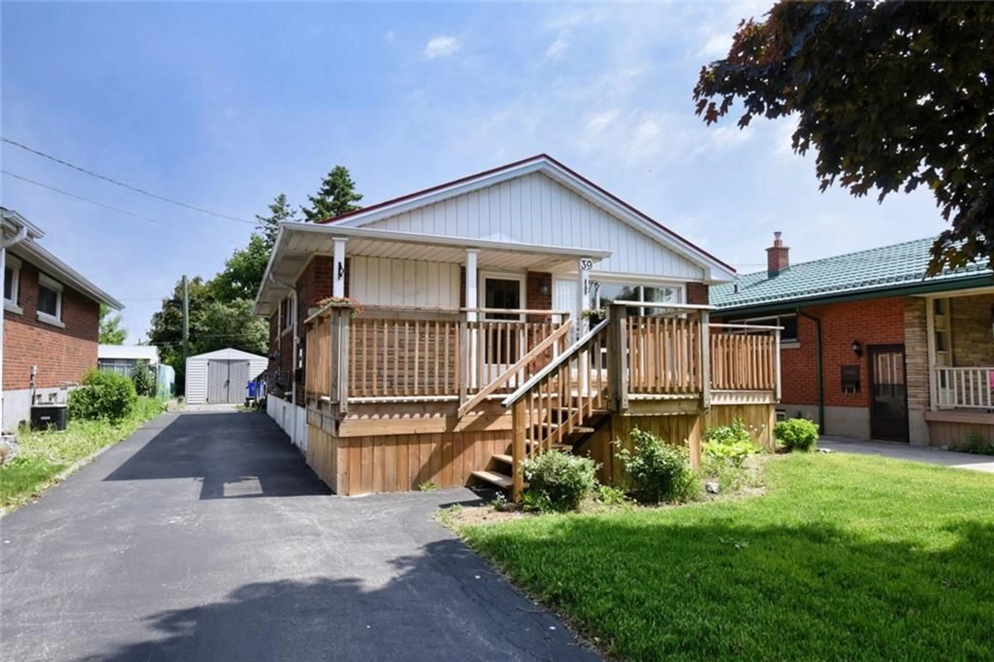 Frontside or backside of a home for 39 SEELEY Ave, Hamilton Ontario L8V 2G9
