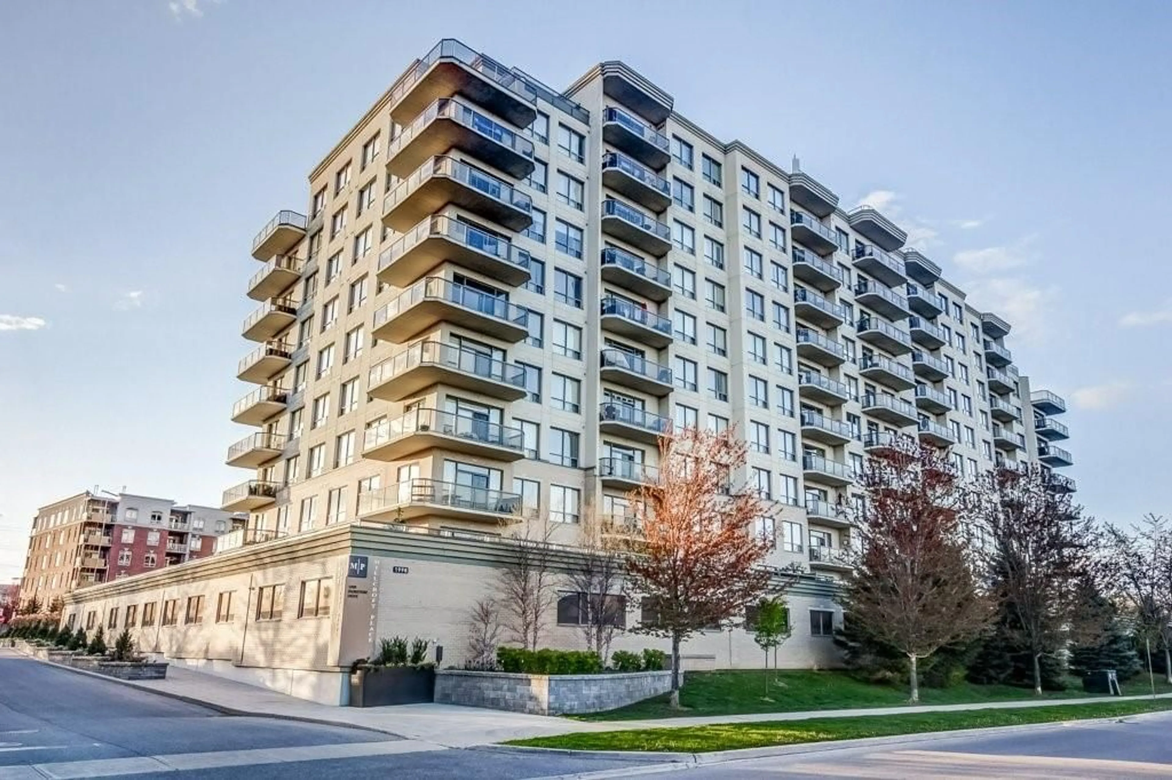 A pic from exterior of the house or condo for 1998 IRONSTONE Dr #409, Burlington Ontario L7L 7P7