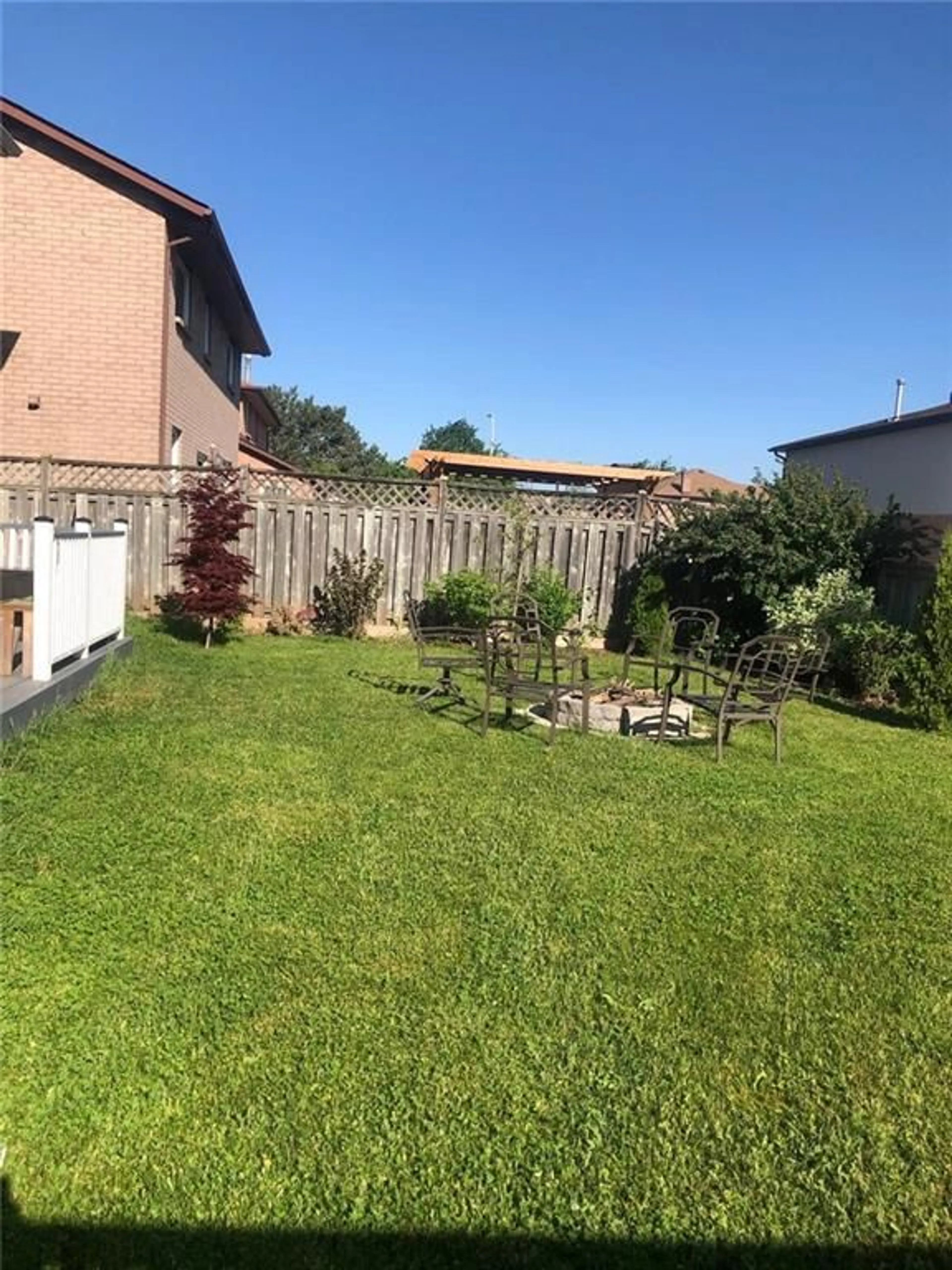 Fenced yard for 66 Valera Dr, Stoney Creek Ontario L8E 4X7