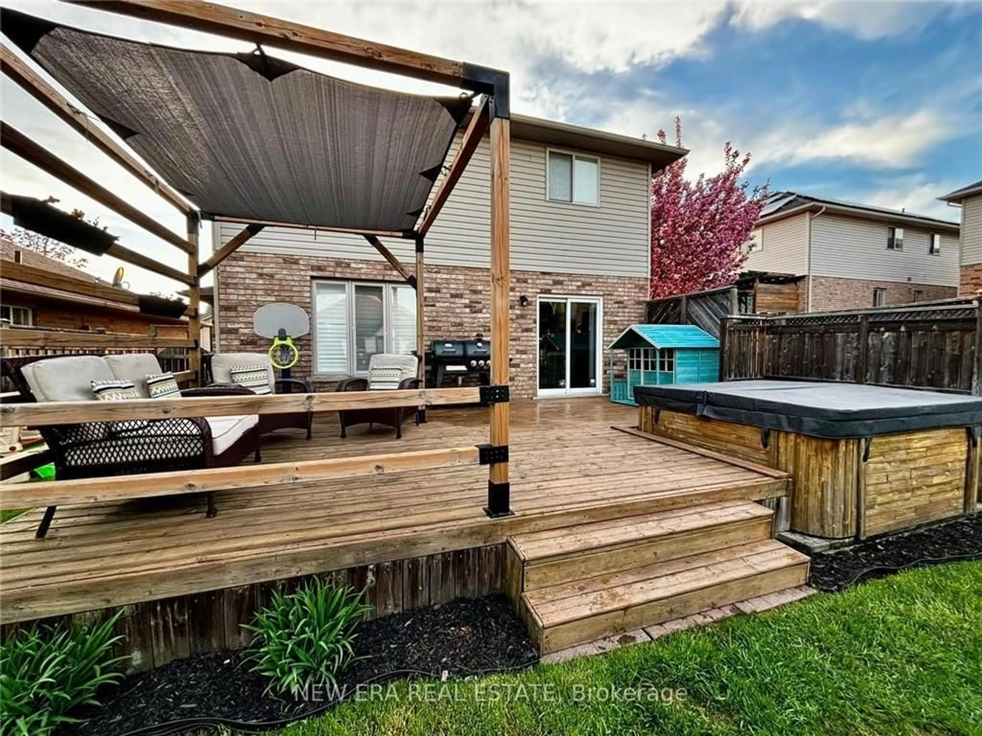 Patio for 7 fulmar Way, Hamilton Ontario L0R 1W0