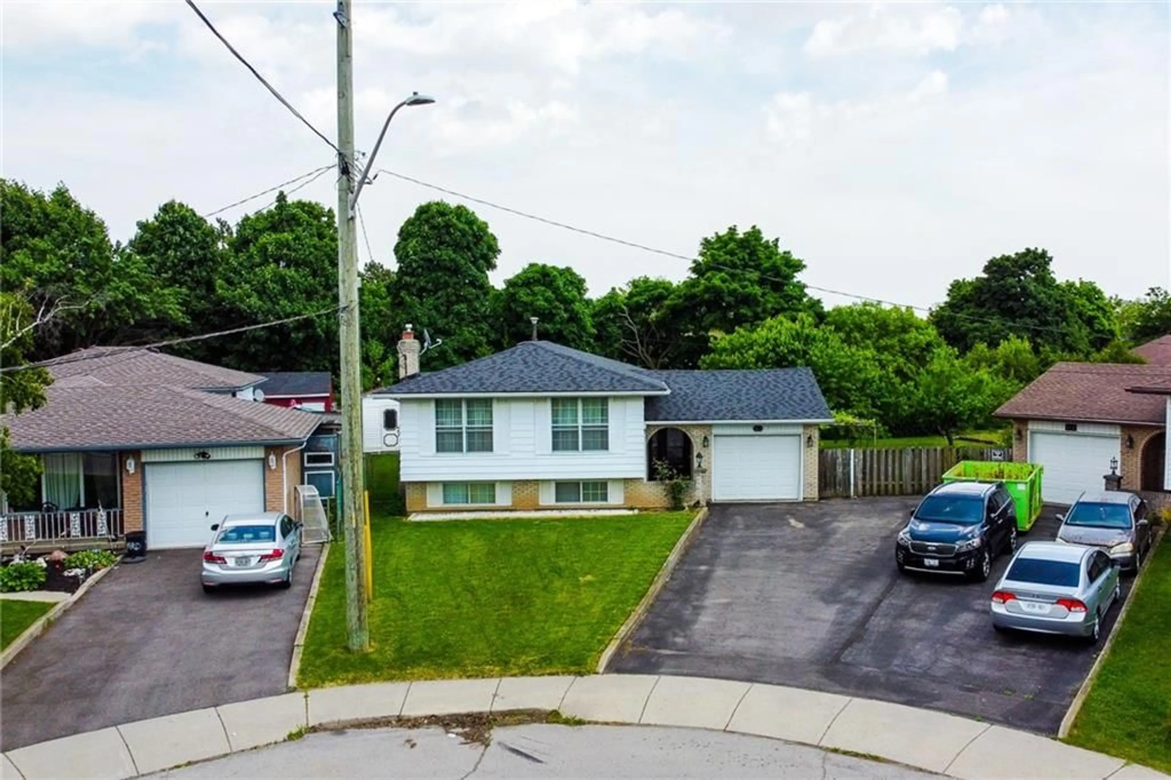Frontside or backside of a home for 53 HUNTSVILLE St, Hamilton Ontario L9A 3M3