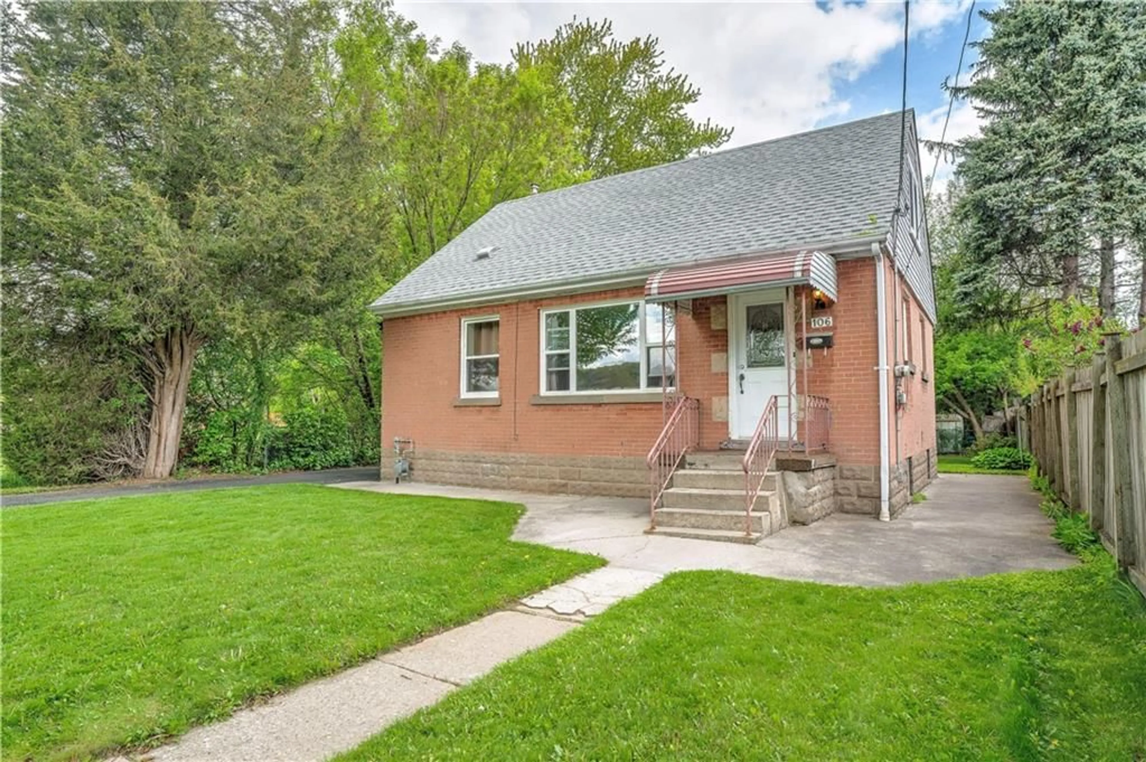 Frontside or backside of a home for 106 Merna Ave, Hamilton Ontario L8S 2L2