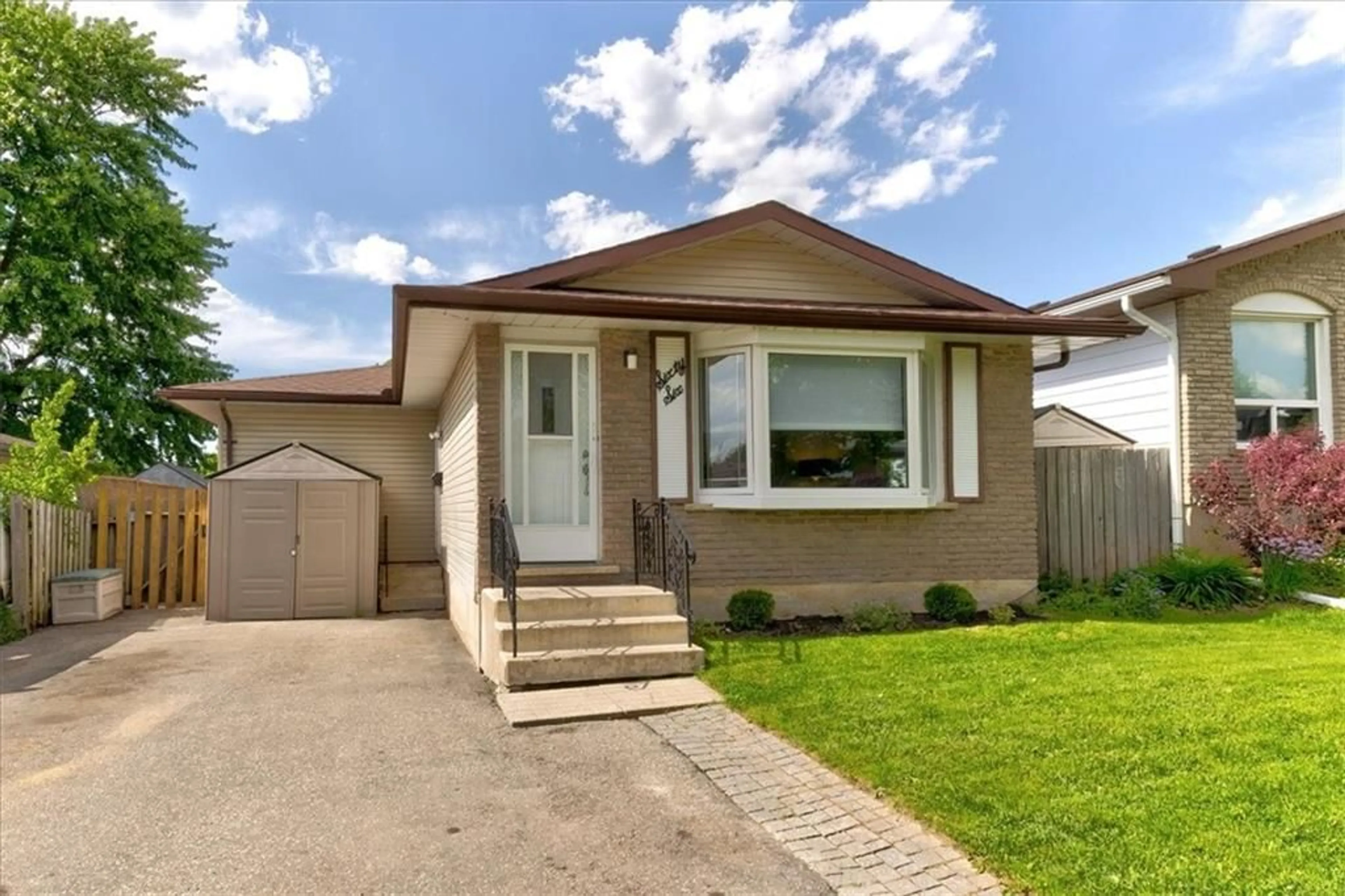 Frontside or backside of a home for 66 Silver Aspen Cres, Kitchener Ontario N2N 1J1