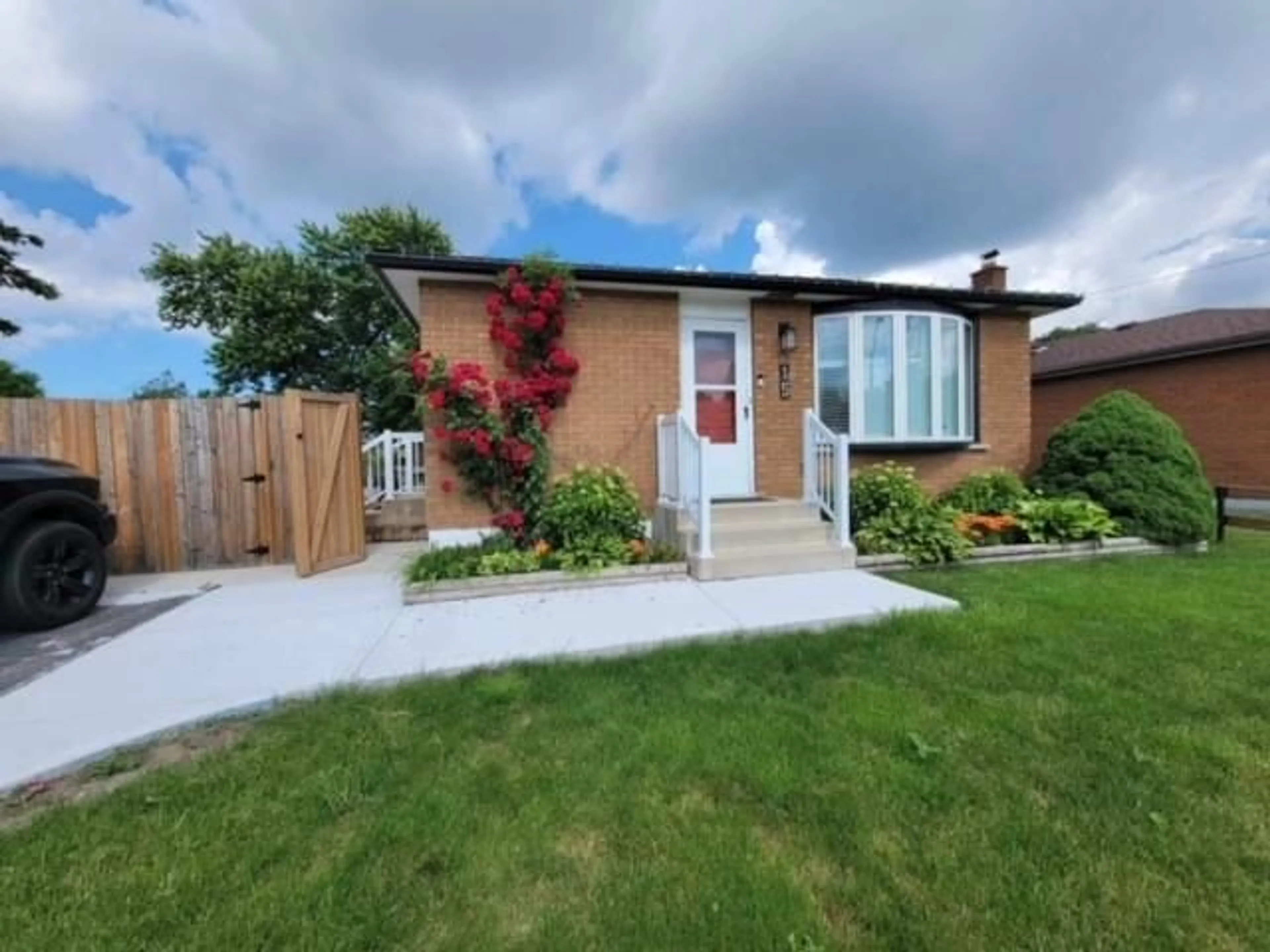 Frontside or backside of a home for 15 LOCHEED Dr, Hamilton Ontario L8T 4L5