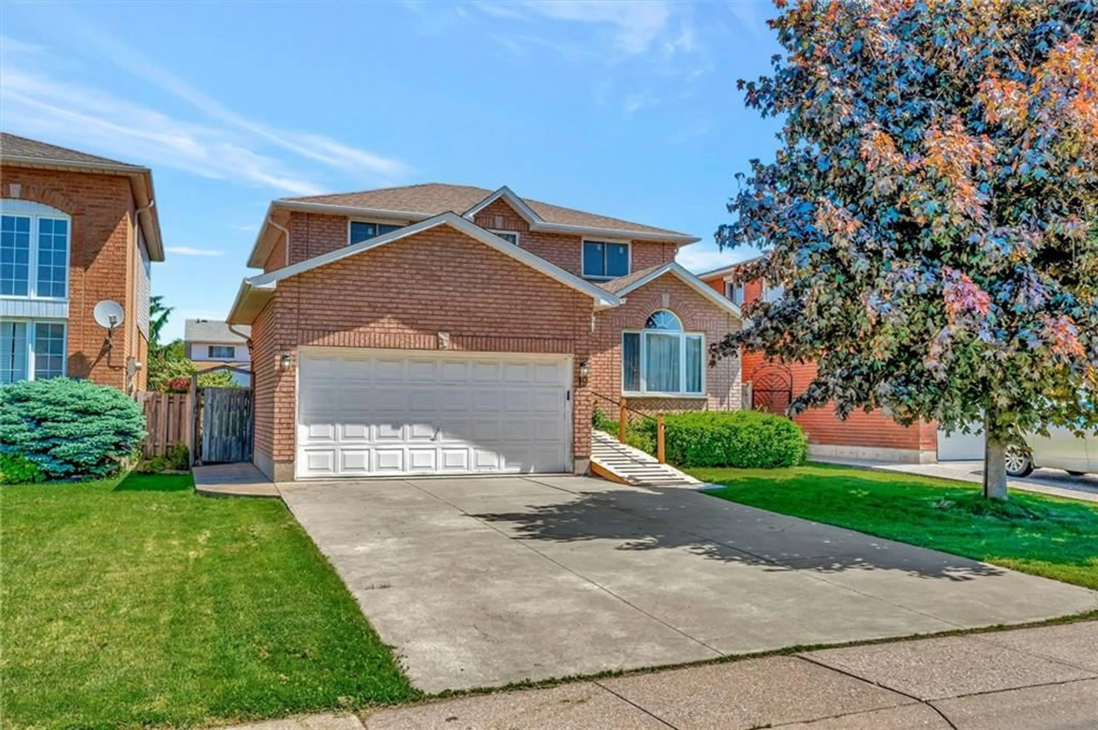 Frontside or backside of a home for 19 BALHARBOUR Dr, Hamilton Ontario L8W 3A8
