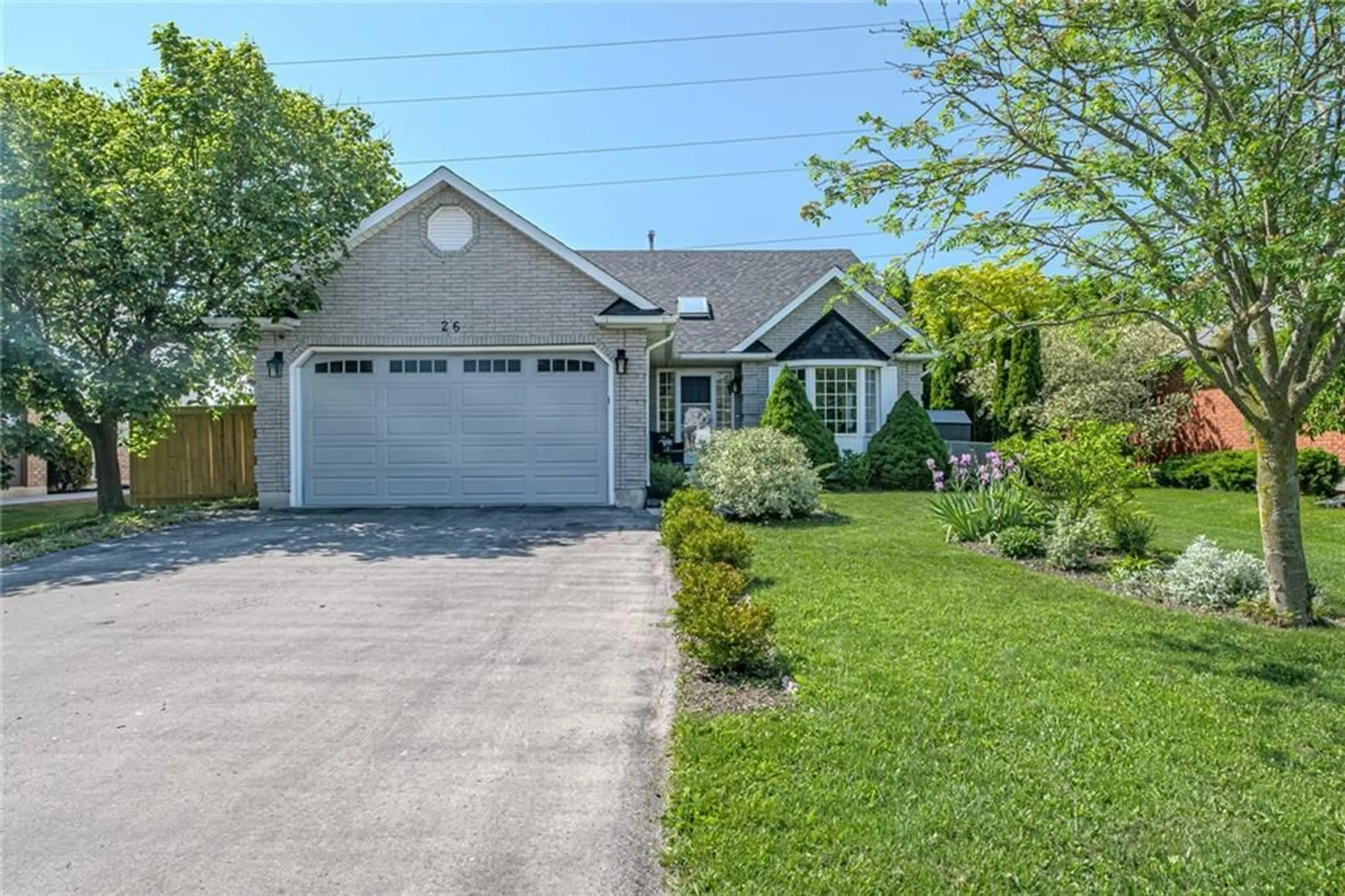 Cottage for 26 CLANSMAN Cres, Caledonia Ontario N3W 1H3