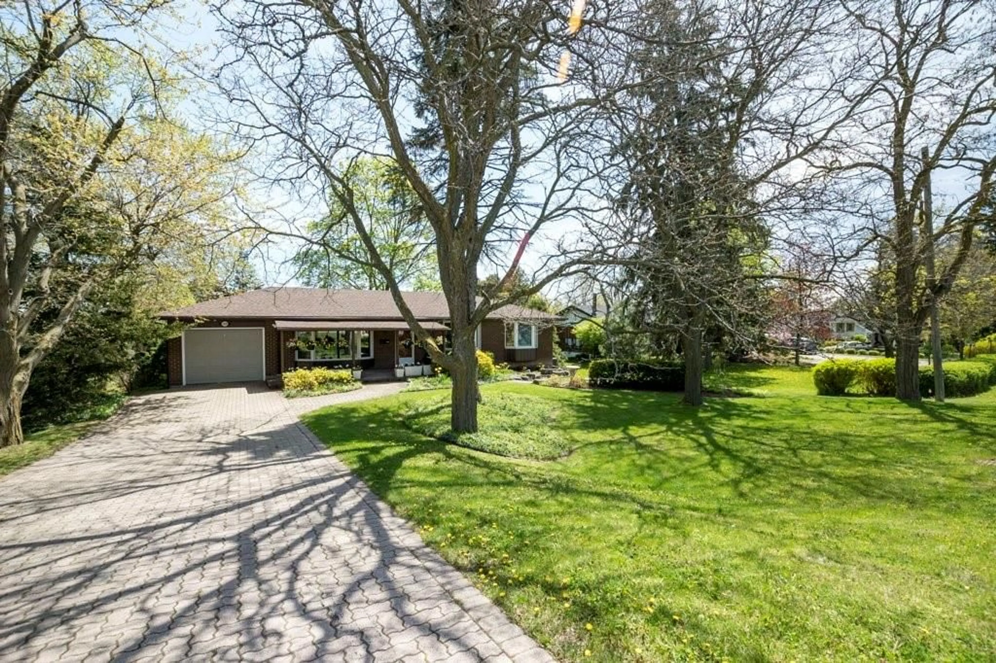 Frontside or backside of a home for 164 DUNDAS St, Flamborough Ontario L9H 7K7