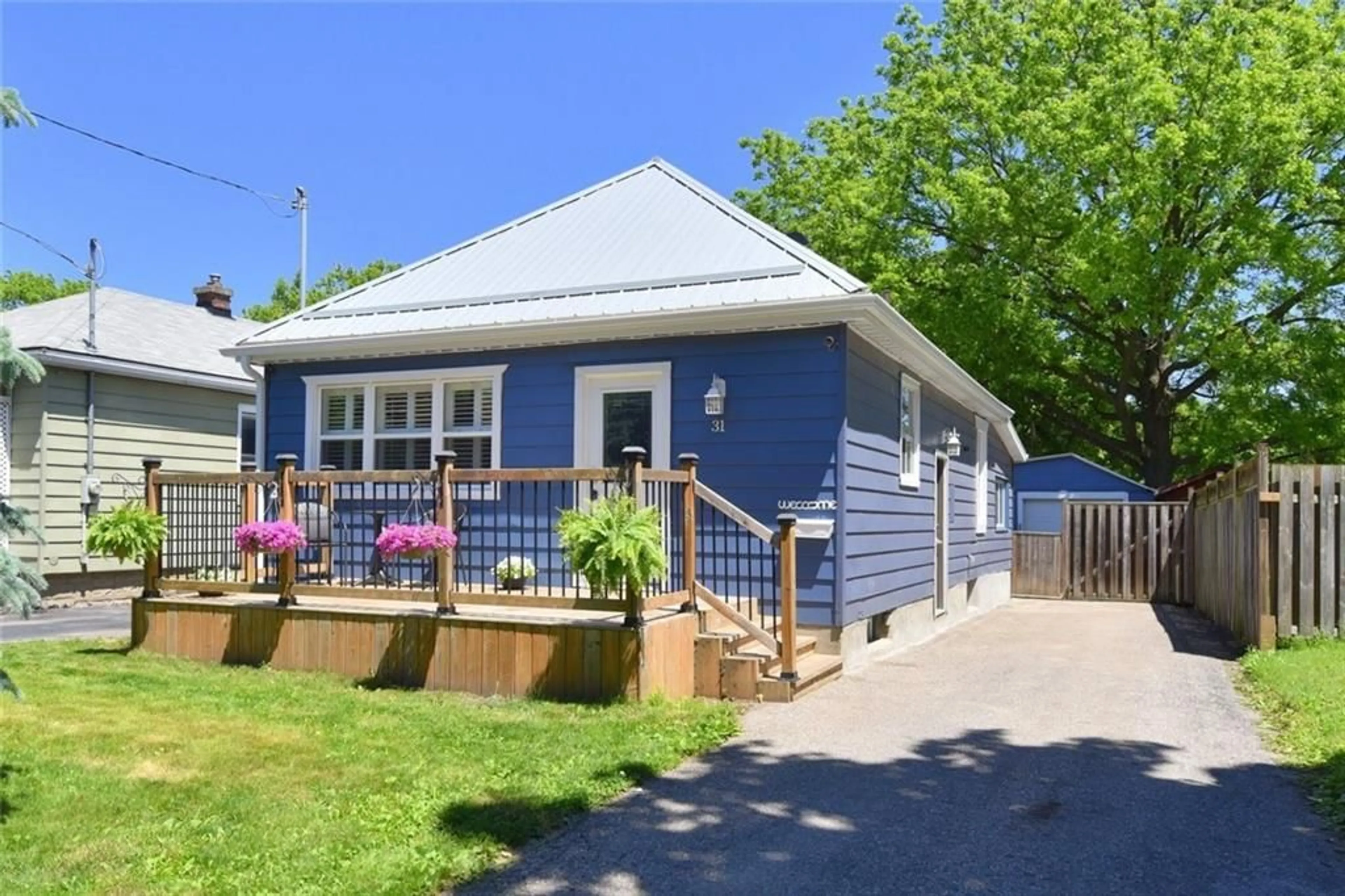 Cottage for 31 MIDDLETON St, Cambridge Ontario N1S 2R2