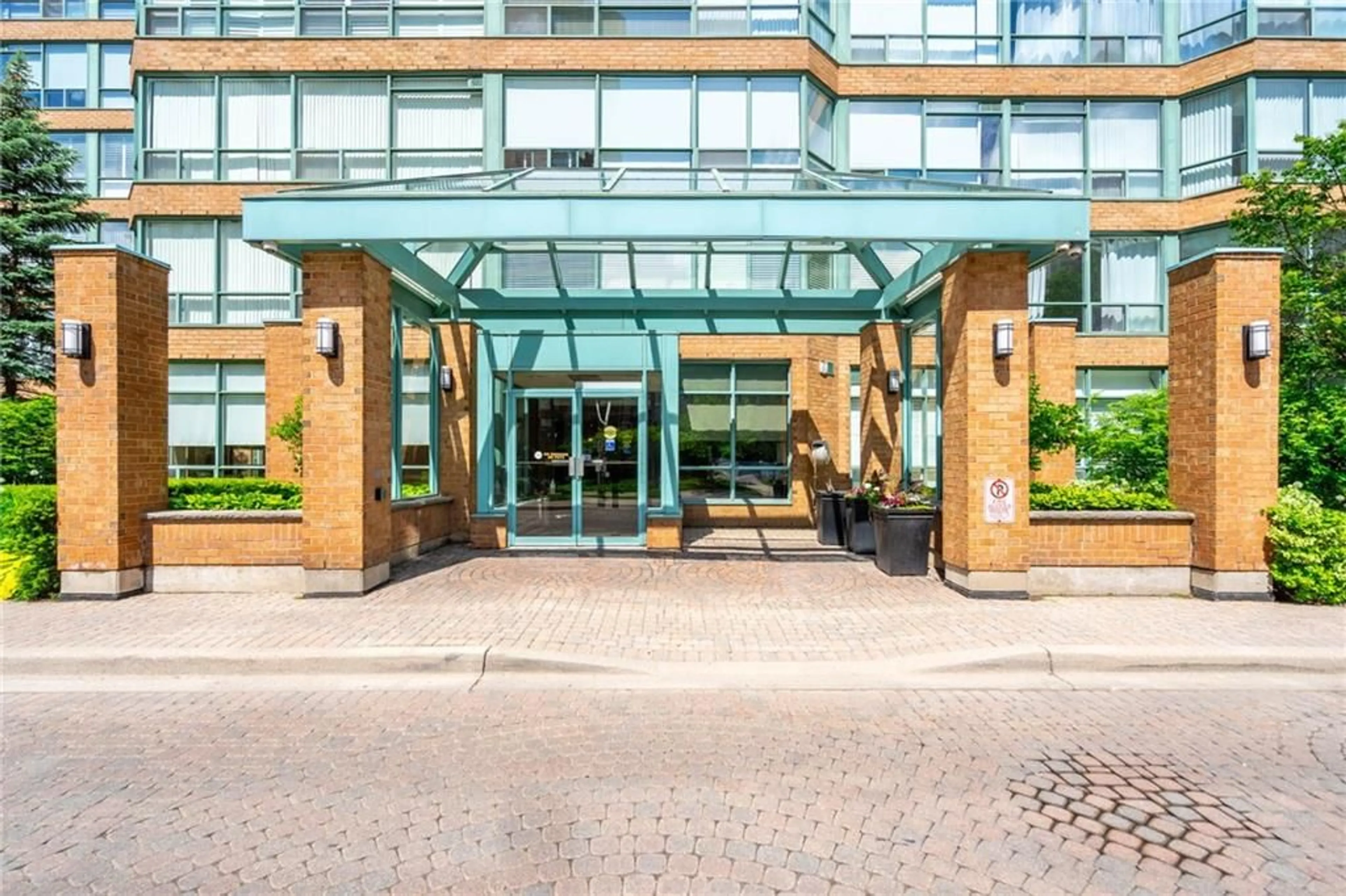 Indoor foyer for 1276 Maple Crossing Blvd #714, Burlington Ontario L7S 2J9