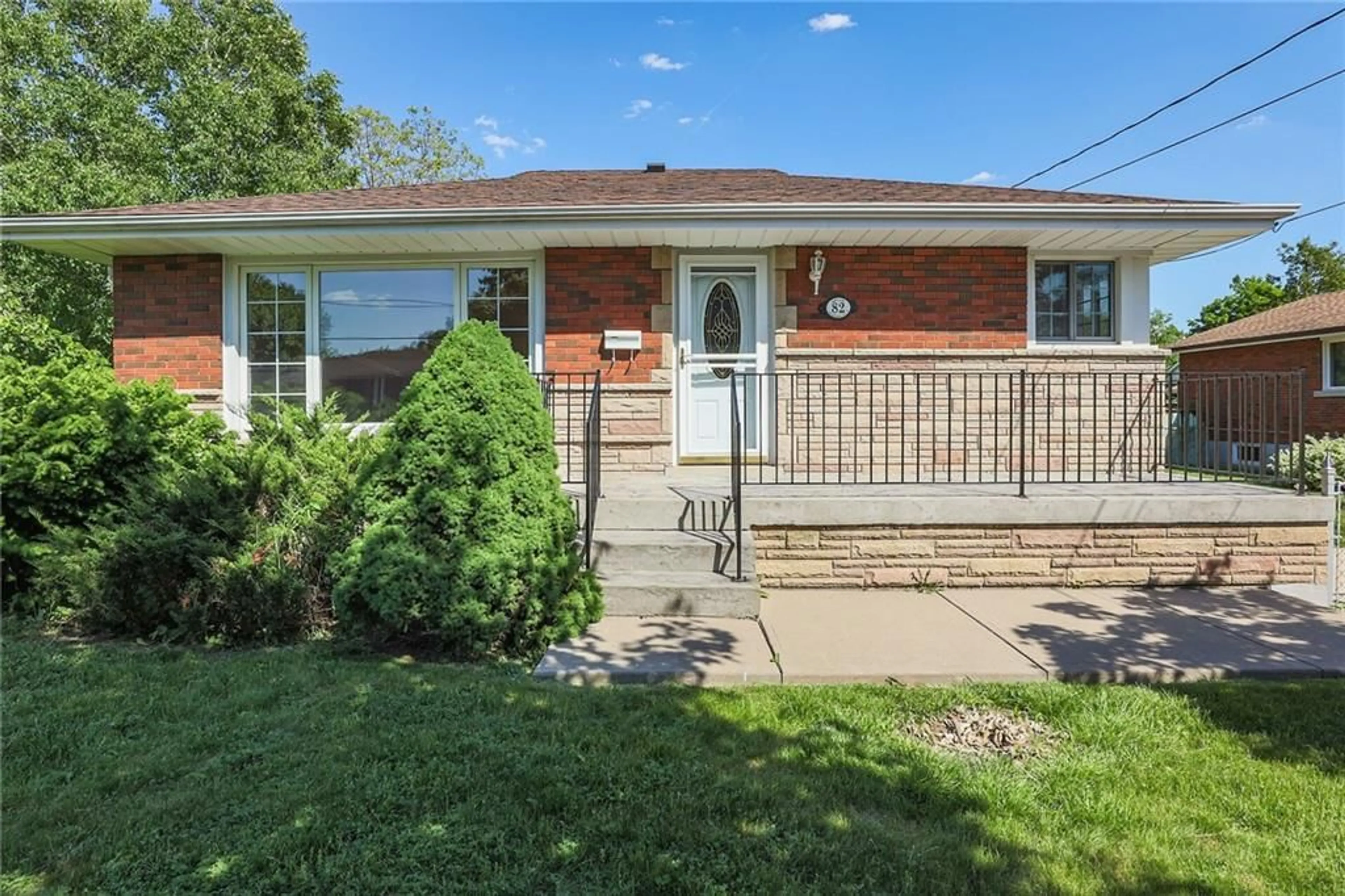 Frontside or backside of a home for 82 MOUNTAIN Ave, Stoney Creek Ontario L8G 3P5