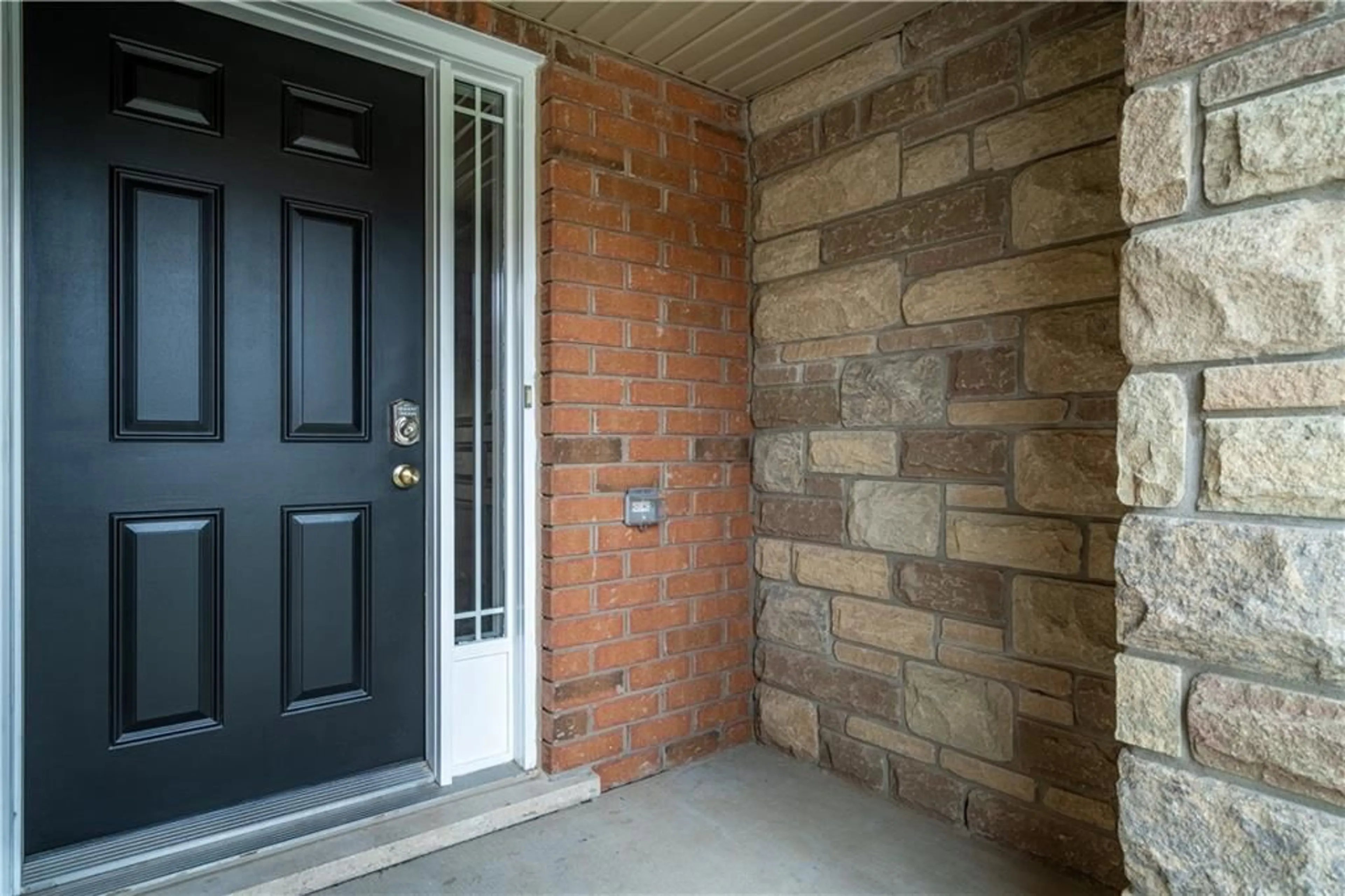 Indoor entryway for 109 CELESTIAL Cres, Hamilton Ontario L0R 1P0